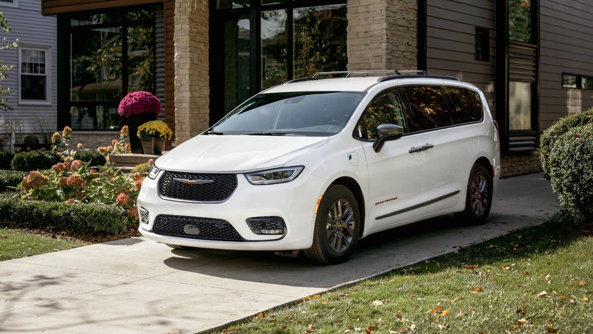 Chrysler is announcing the new 2023 Chrysler Pacifica Road Tripper, a special version of the ultimate family travel vehicle that celebrates the brand’s long-running history of bringing families together as well as Chrysler Pacifica’s status as the best-in-class road-trip minivan.