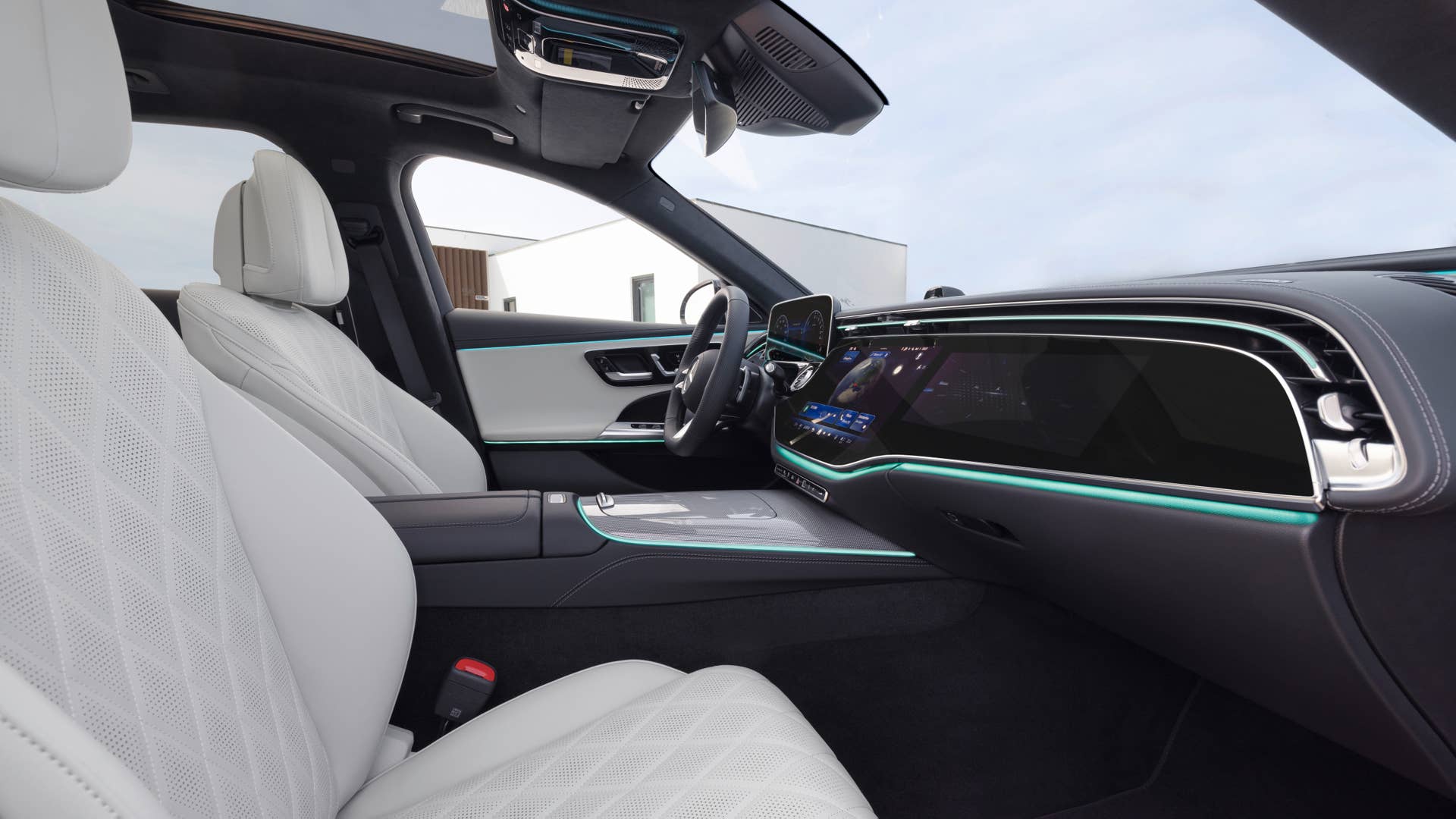 Mercedes-Benz E-Klasse T-Modell, AMG Line, Night Paket; Exterieur: MANUFAKTUR alpingrau uni; Interieur: AMG Line, Nappaleder nevagrau/schwarz, Mittelkonsole in Metall-Mischgewebe silber hell Mercedes-Benz E-Class Estate,  AMG line, night package; exterior: MANUFAKTUR alpine grey solid; interior: AMG line, nappa leather neva grey/black, light silver metallic mixed fabric centre console