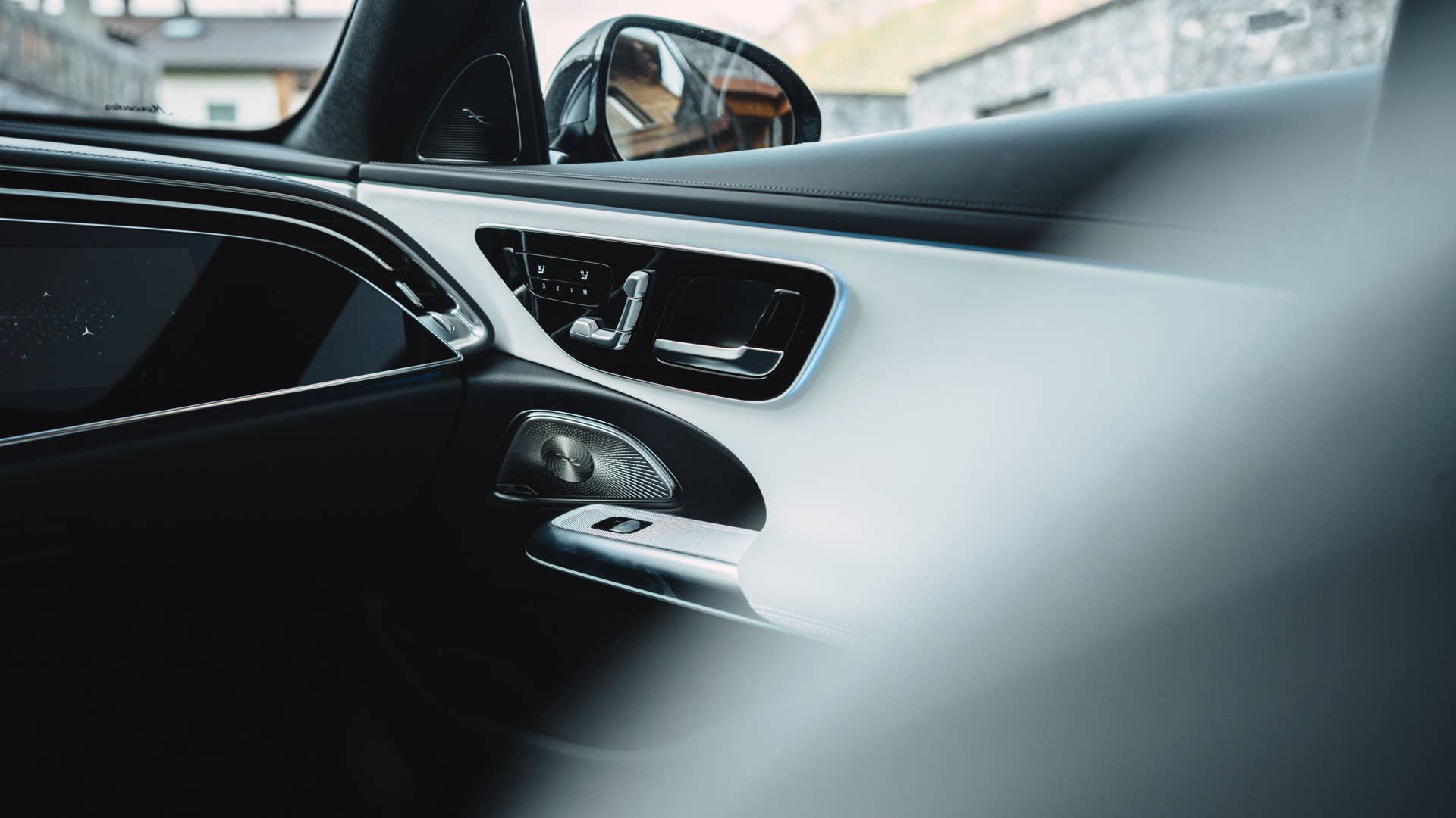 Mercedes-Benz E-Klasse T-Modell, AMG Line; Exterieur: MANUFAKTUR alpingrau; Interieur:  Nappaleder nevagrau/schwarz Mercedes-Benz E-Class Estate AMG line; exterior: MANUFACTURE alpin grey; interior: nappa leather neva grey/black