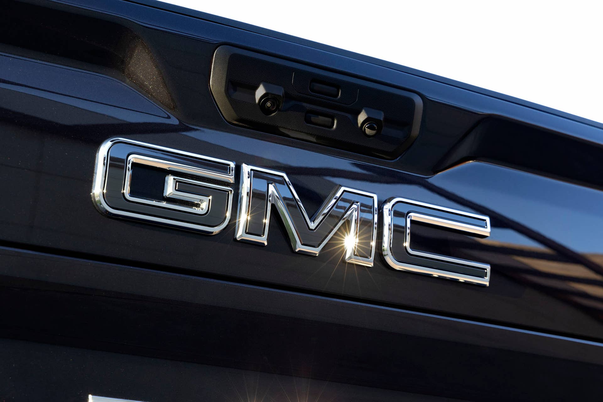Close-up shot of the GMC badge on the 2024 GMC Sierra 2500 HD Denali Ultimate