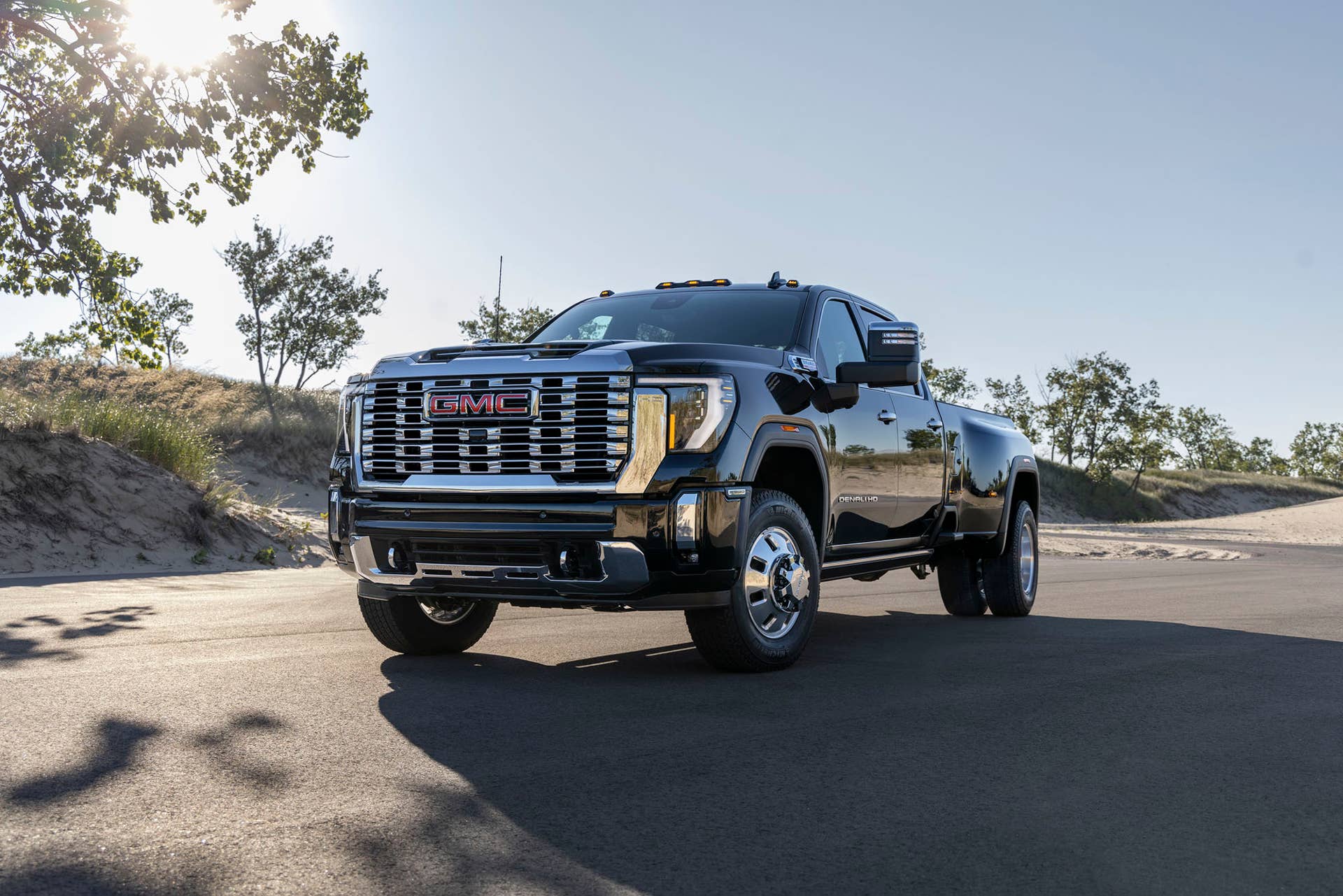 Front 3/4 view of the GMC Sierra 3500 HD Denali