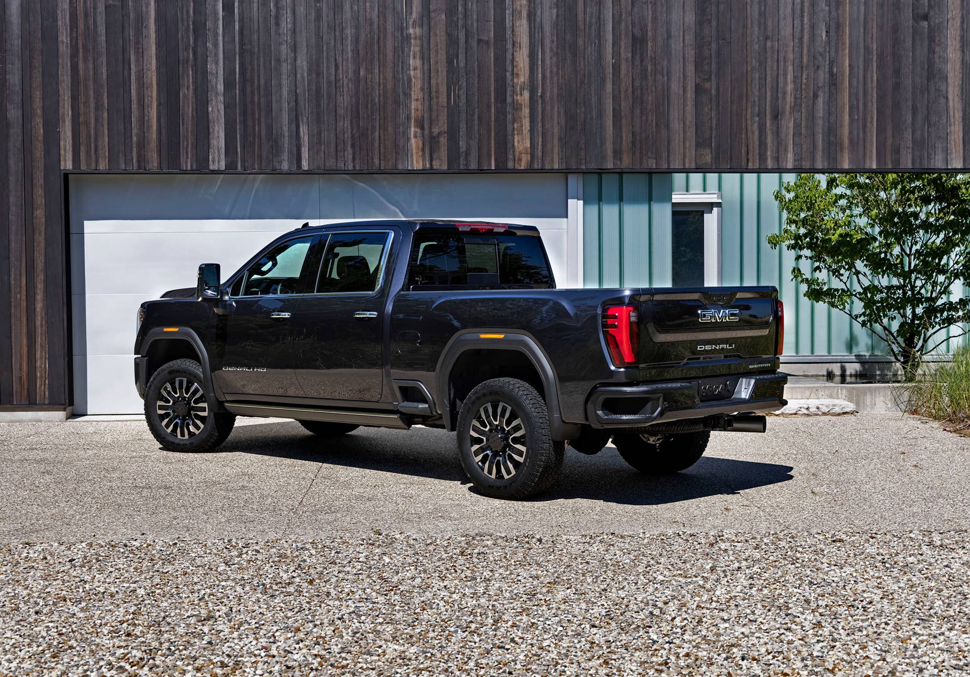 Rear 3/4 view of the GMC Sierra 2500 HD Denali Ultimate