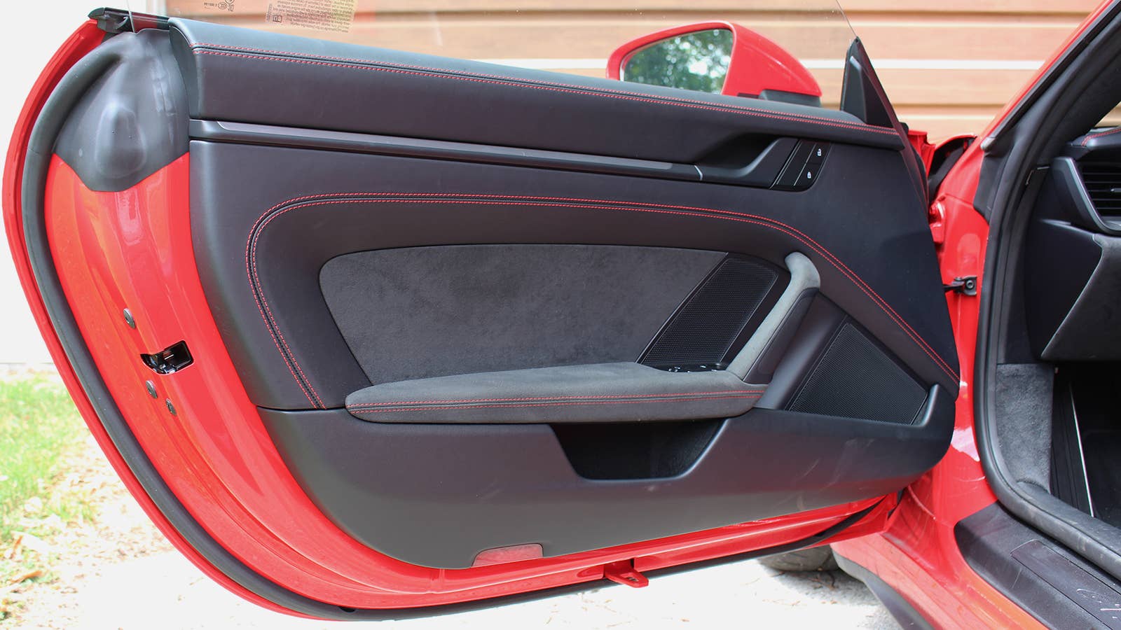 2022 Porsche 911 GT3 interior door panel