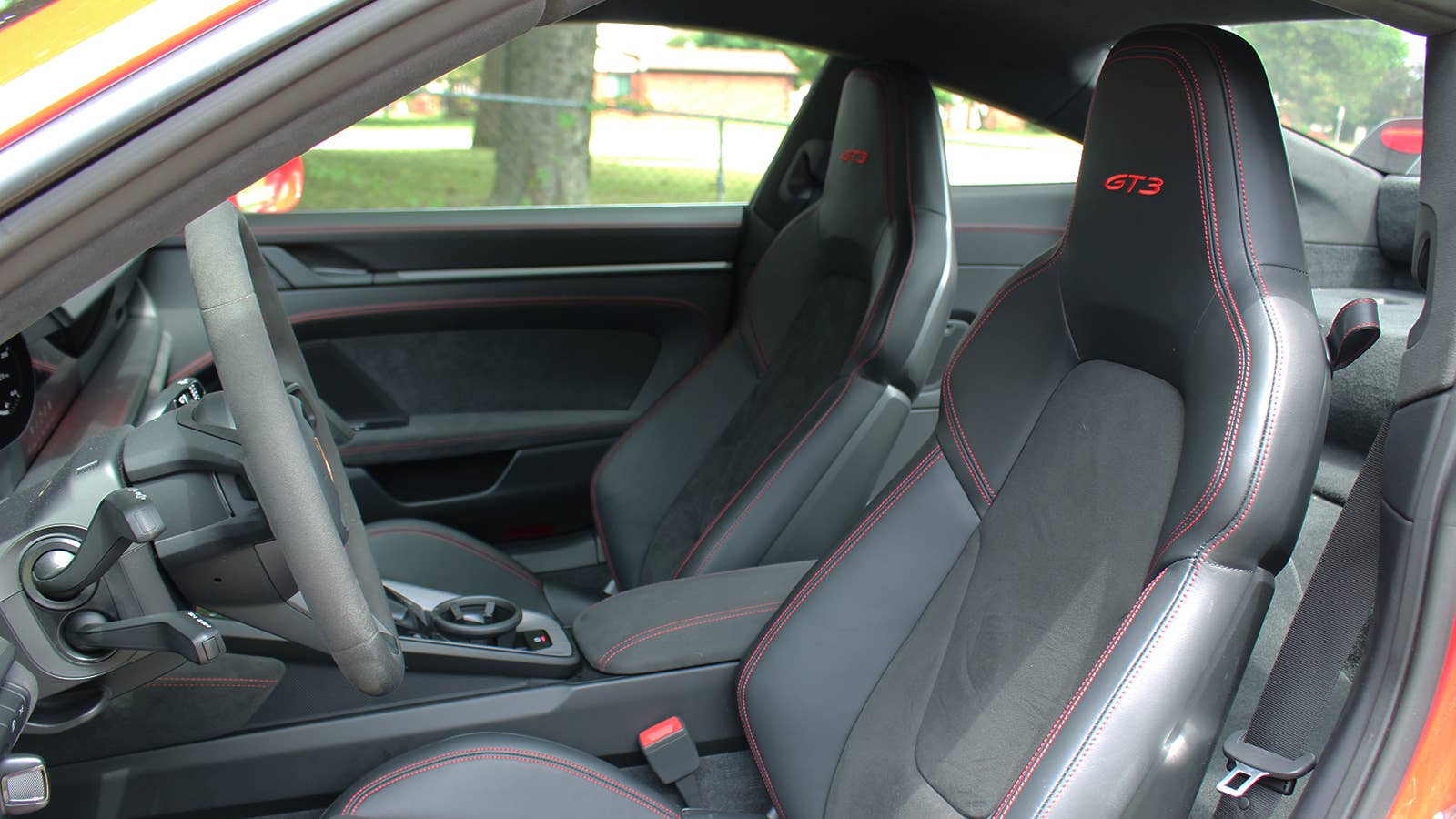 2022 Porsche 911 GT3 seats