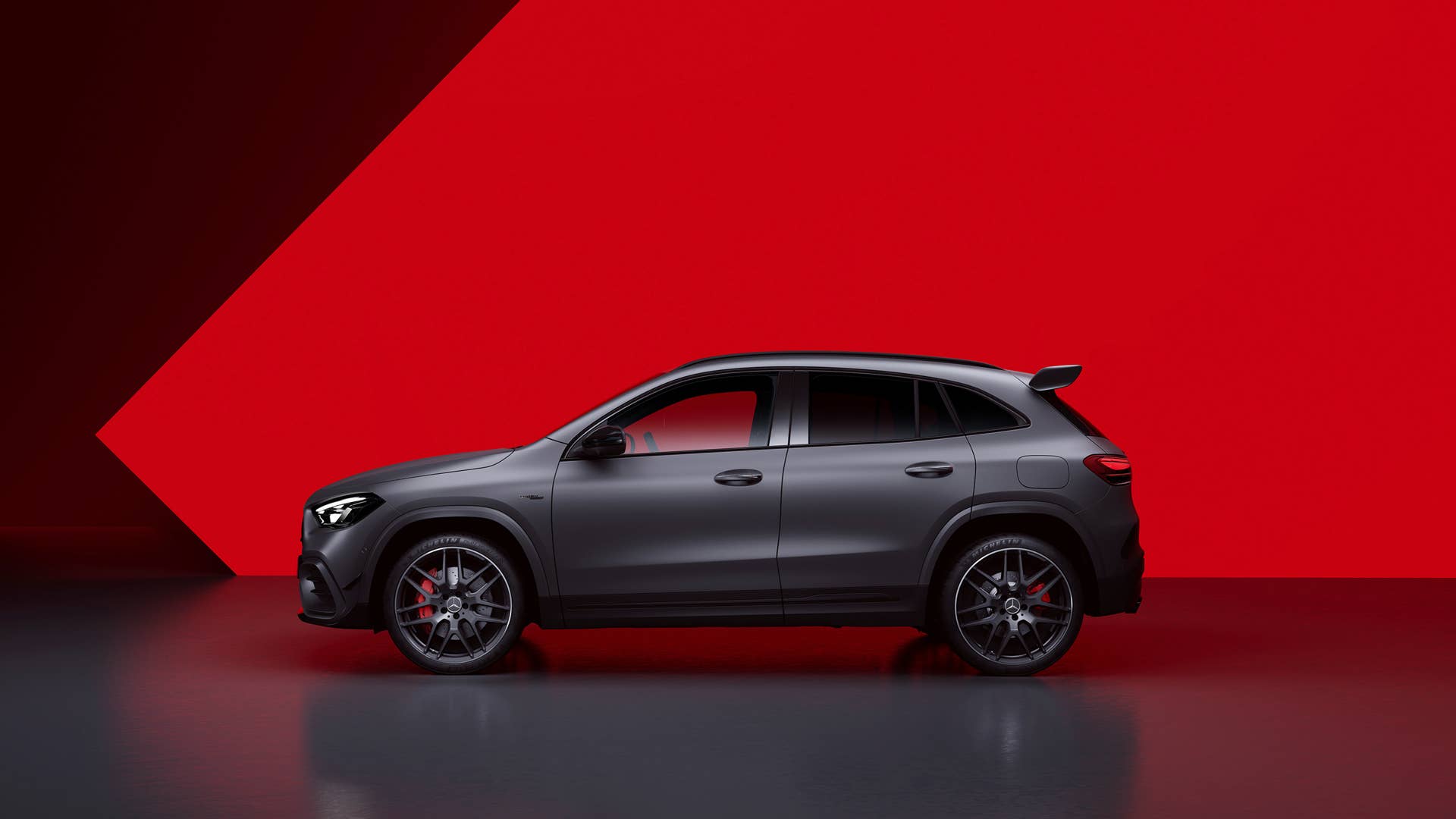 Mercedes-AMG wertet das kompakte Performance-SUV GLA 45 S 4MATIC+ (Kraftstoffverbrauch kombiniert: 10,0-9,5 l/100 km, CO2-Emissionen kombiniert: 227-215 g/km) auf Mercedes-AMG is upgrading its compact Performance SUV GLA 45 S 4MATIC+ (combined fuel consumption: 10.0–9.5 l/100 km, combined CO2 emissions 227–215 g/km)