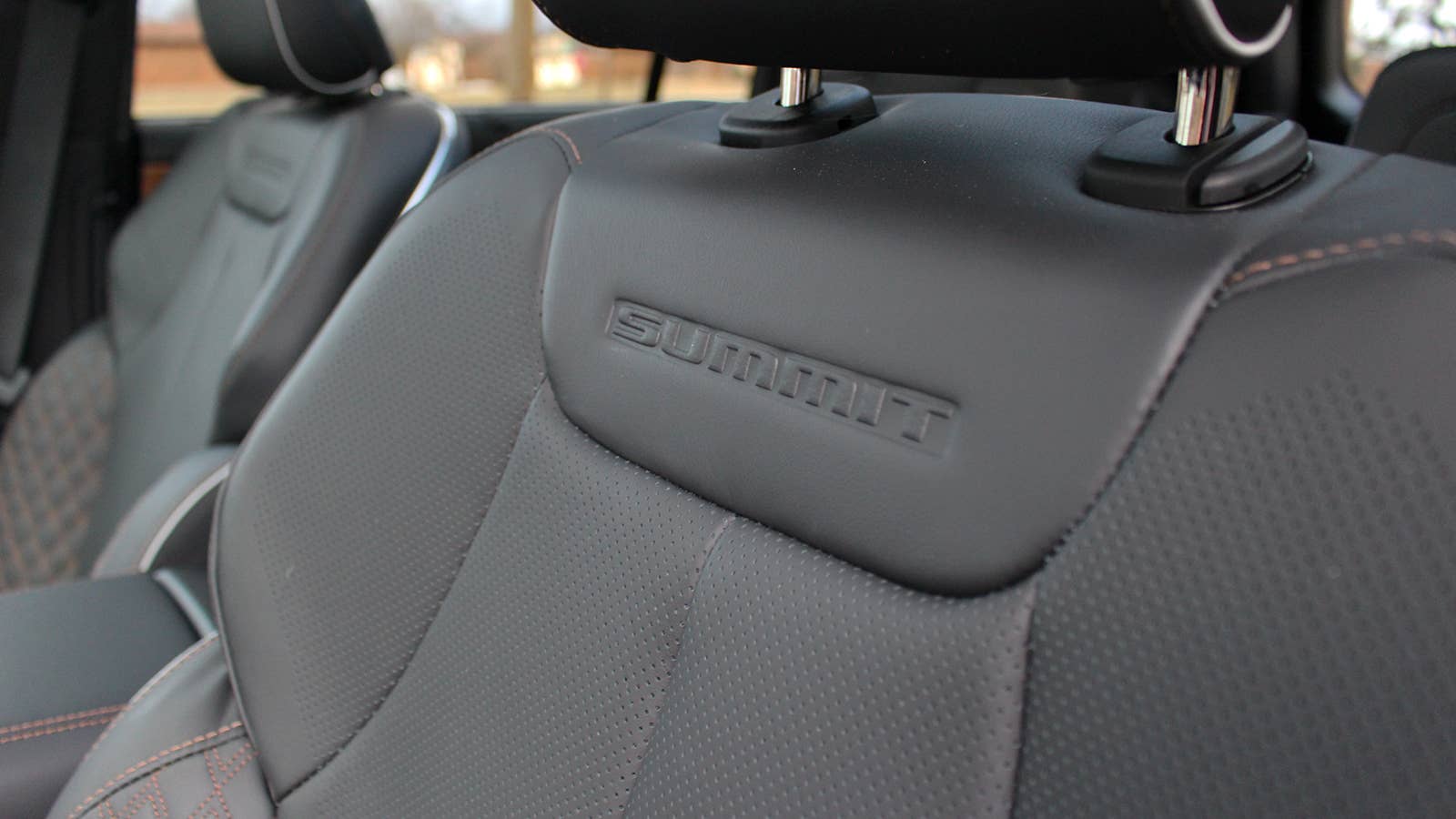 2022 Jeep Grand Cherokee L Summit front seats