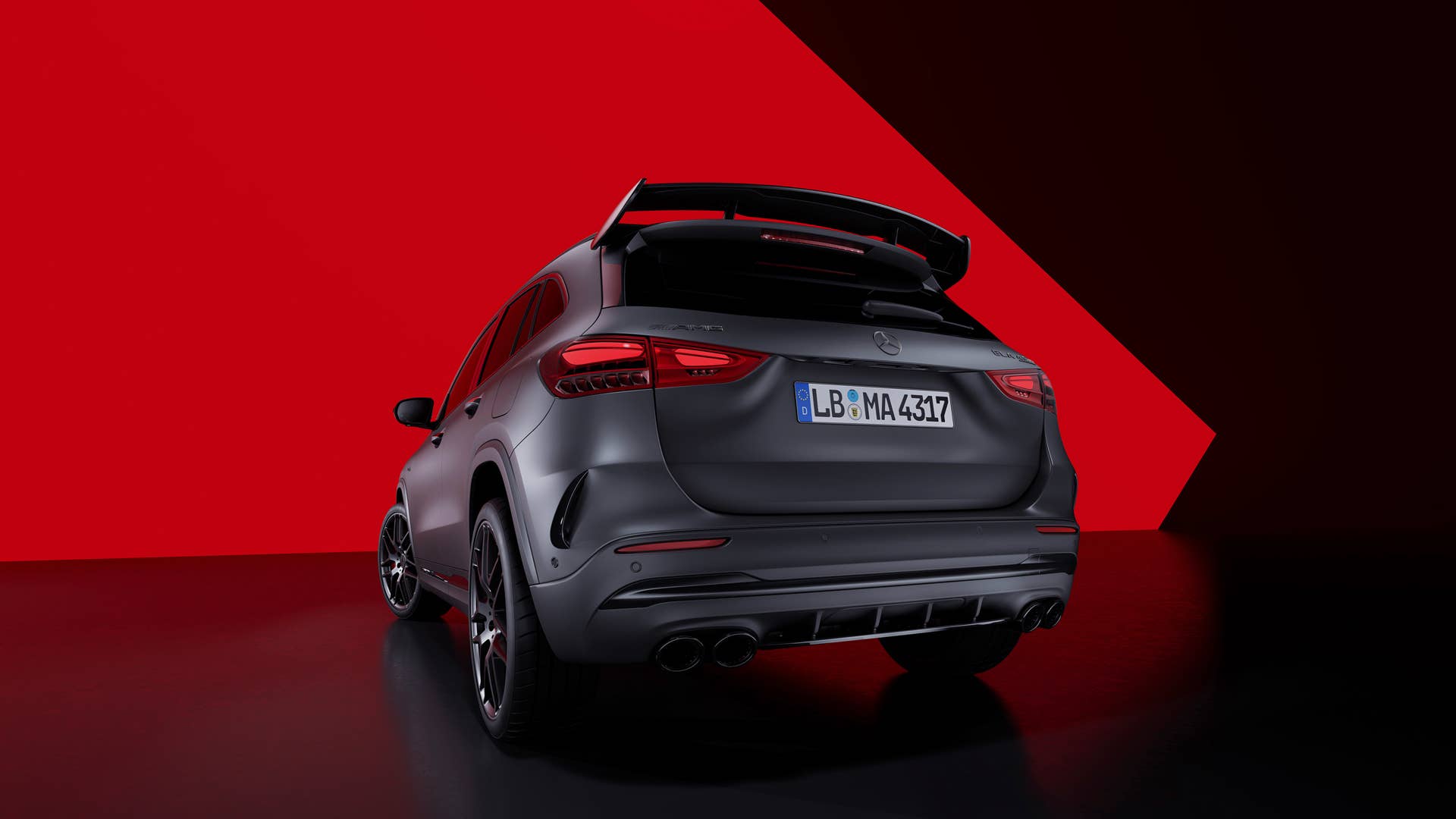 Mercedes-AMG wertet das kompakte Performance-SUV GLA 45 S 4MATIC+ (Kraftstoffverbrauch kombiniert: 10,0-9,5 l/100 km, CO2-Emissionen kombiniert: 227-215 g/km) auf Mercedes-AMG is upgrading its compact Performance SUV GLA 45 S 4MATIC+ (combined fuel consumption: 10.0–9.5 l/100 km, combined CO2 emissions 227–215 g/km)