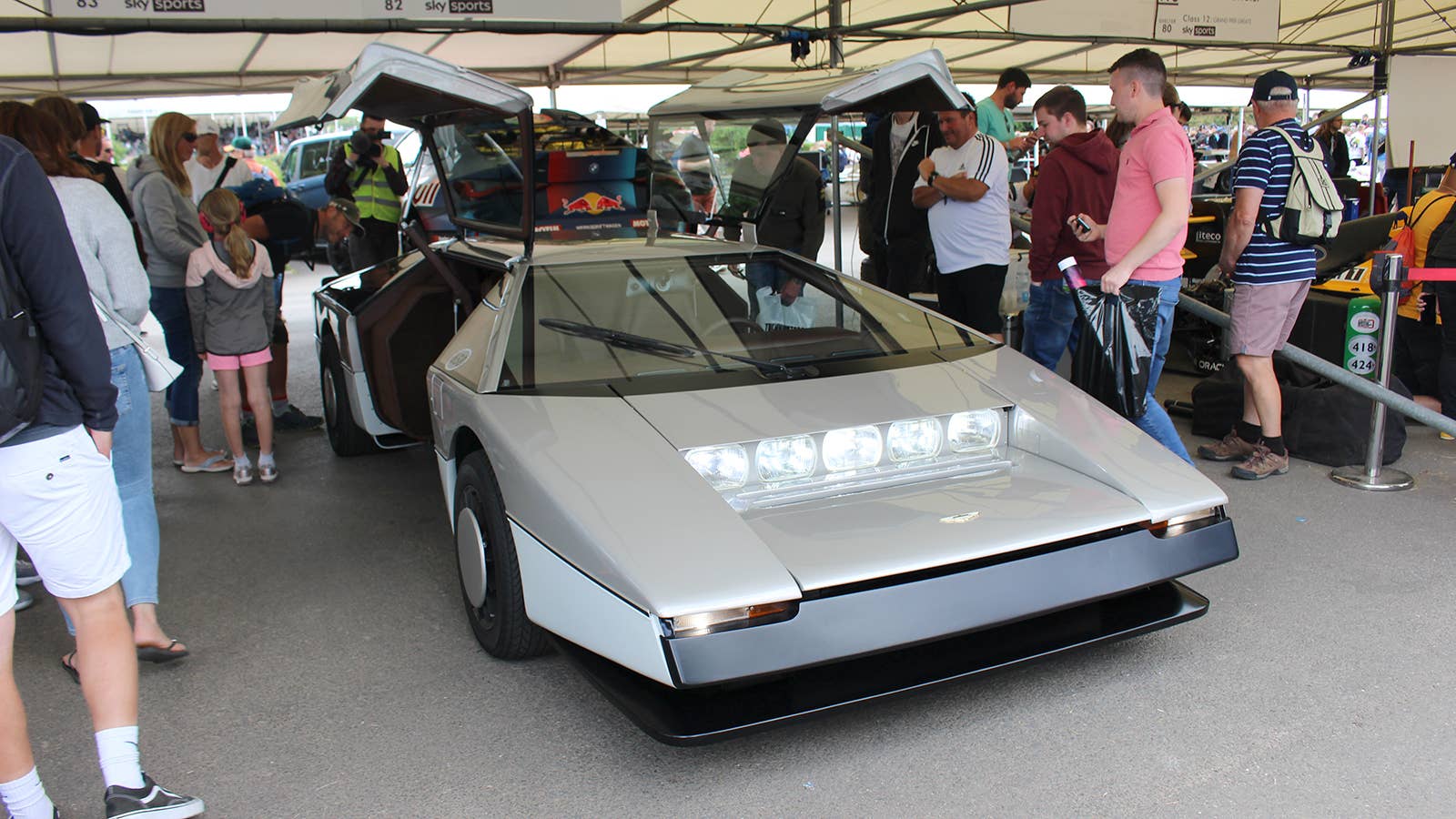 Aston Martin Bulldog