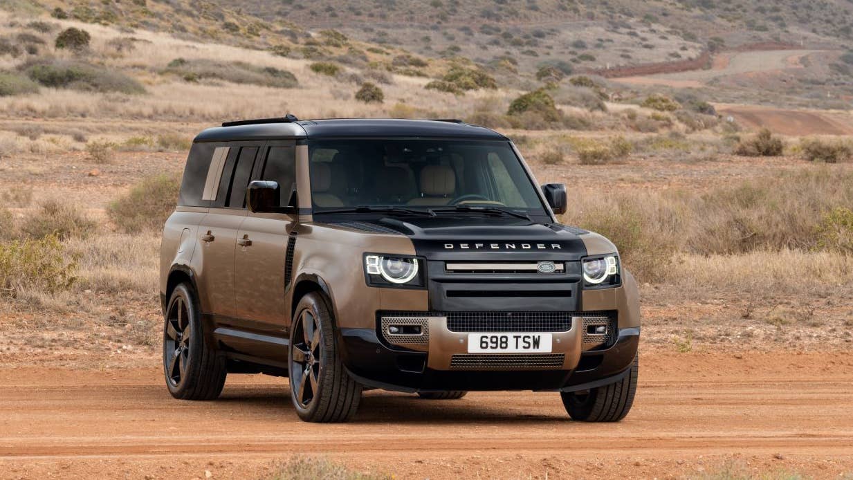 2025 Land Rover Defender 130 updated with captain's chairs - Autoblog