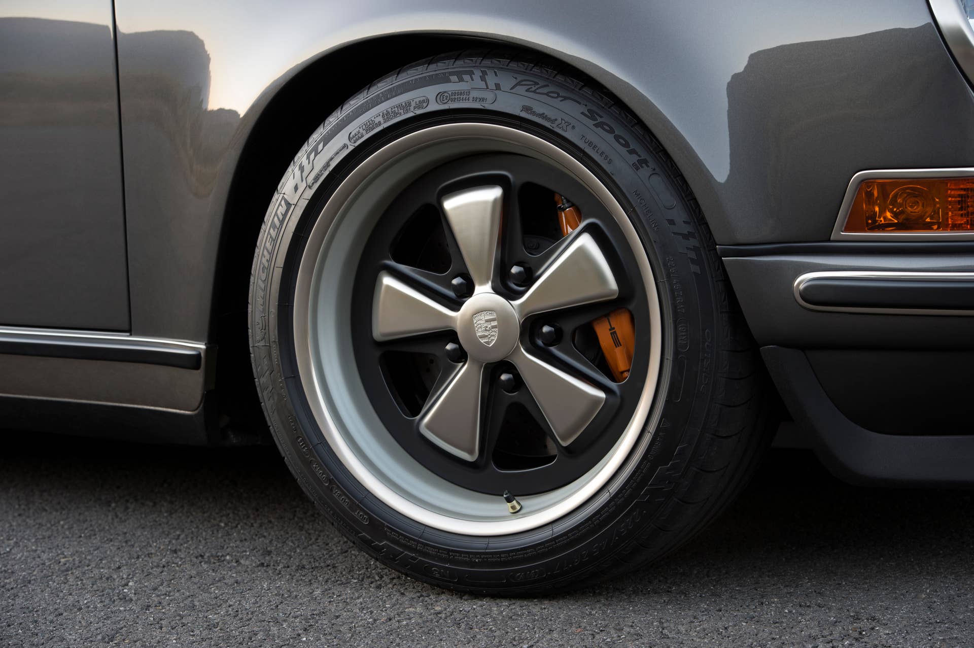 porsche 911 targa 4.0 restored by singer wheel detail
