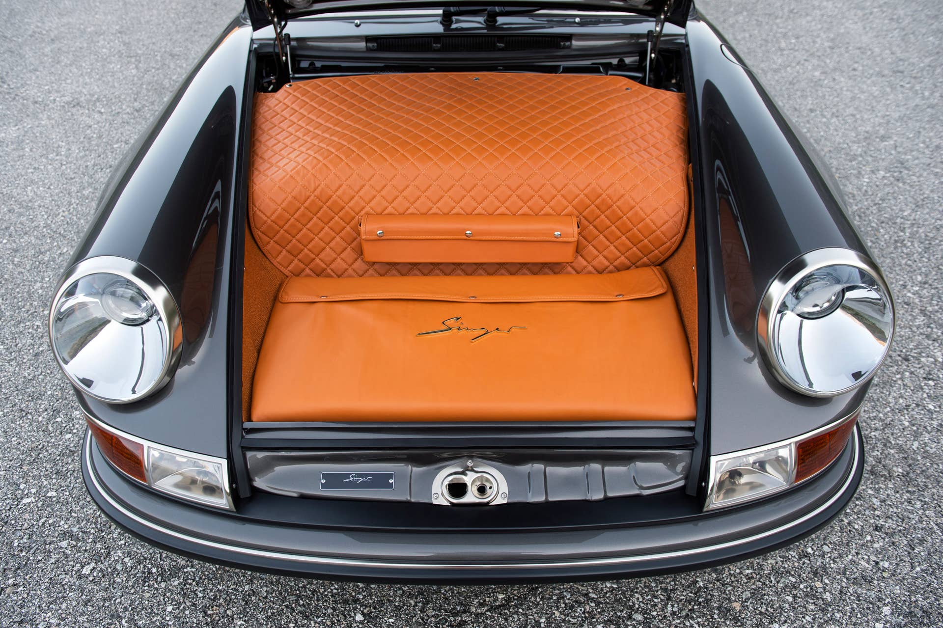 porsche 911 targa 4.0 restored by singer trunk detail