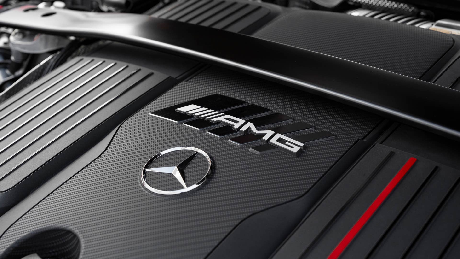 [Mercedes-AMG CLE 53 4MATIC+ | Kraftstoffverbrauch kombiniert: 9,7-9,3 l/100 km | CO₂-Emissionen kombiniert: 220-212 g/km]* Exterieur: graphitgrau magno; Interieur: schwarz mit roten Ziernähten. // [Mercedes-AMG CLE 53 4MATIC+| fuel consumption combined: 9,7-9,3 l/100 km | CO₂-emissions combined: 220-212 g/km]* exterior: graphite grey magno; interior: black with red stitching