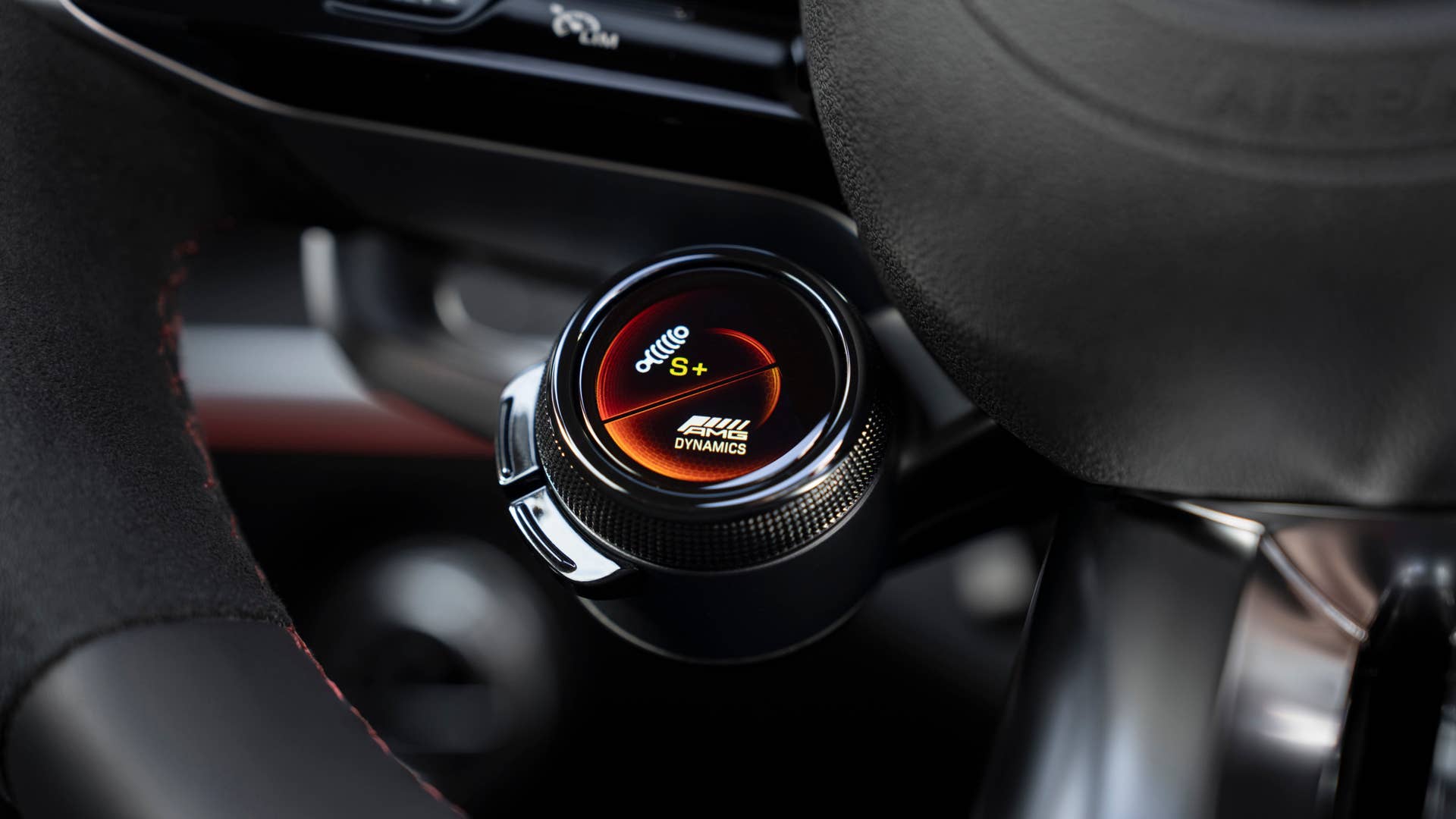 [Mercedes-AMG CLE 53 4MATIC+ | Kraftstoffverbrauch kombiniert: 9,7-9,3 l/100 km | CO₂-Emissionen kombiniert: 220-212 g/km]* Exterieur: graphitgrau magno; Interieur: schwarz mit roten Ziernähten. // [Mercedes-AMG CLE 53 4MATIC+| fuel consumption combined: 9,7-9,3 l/100 km | CO₂-emissions combined: 220-212 g/km]* exterior: graphite grey magno; interior: black with red stitching
