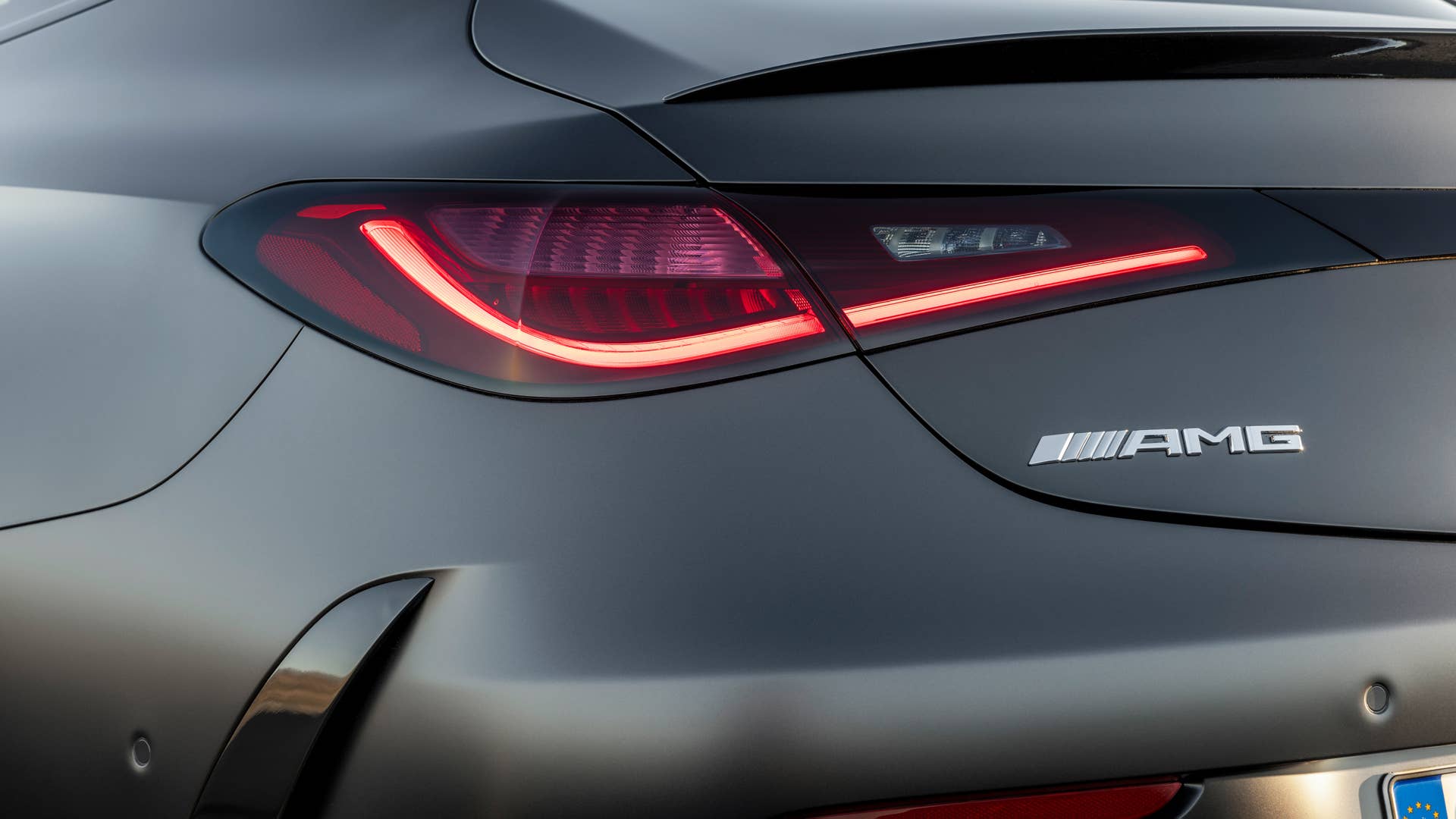 Mit dem neuen CLE 53 4MATIC+ Coupé (Kraftstoffverbrauch kombiniert 9,7-9,3 l/100 km, CO2-Emissionen kombiniert 220-212 g/km)  schärft Mercedes-AMG das Produktportfolio und definiert das Einstiegs-Performance-Coupé-Segment neu//With the new CLE 53 4MATIC+ Coupé (combined fuel consumption 9.7-9.3 l/100 km, combined CO2 emissions 220-212 g/km) , Mercedes-AMG is sharpening its product portfolio and redefining the entry-level performance coupé segment.