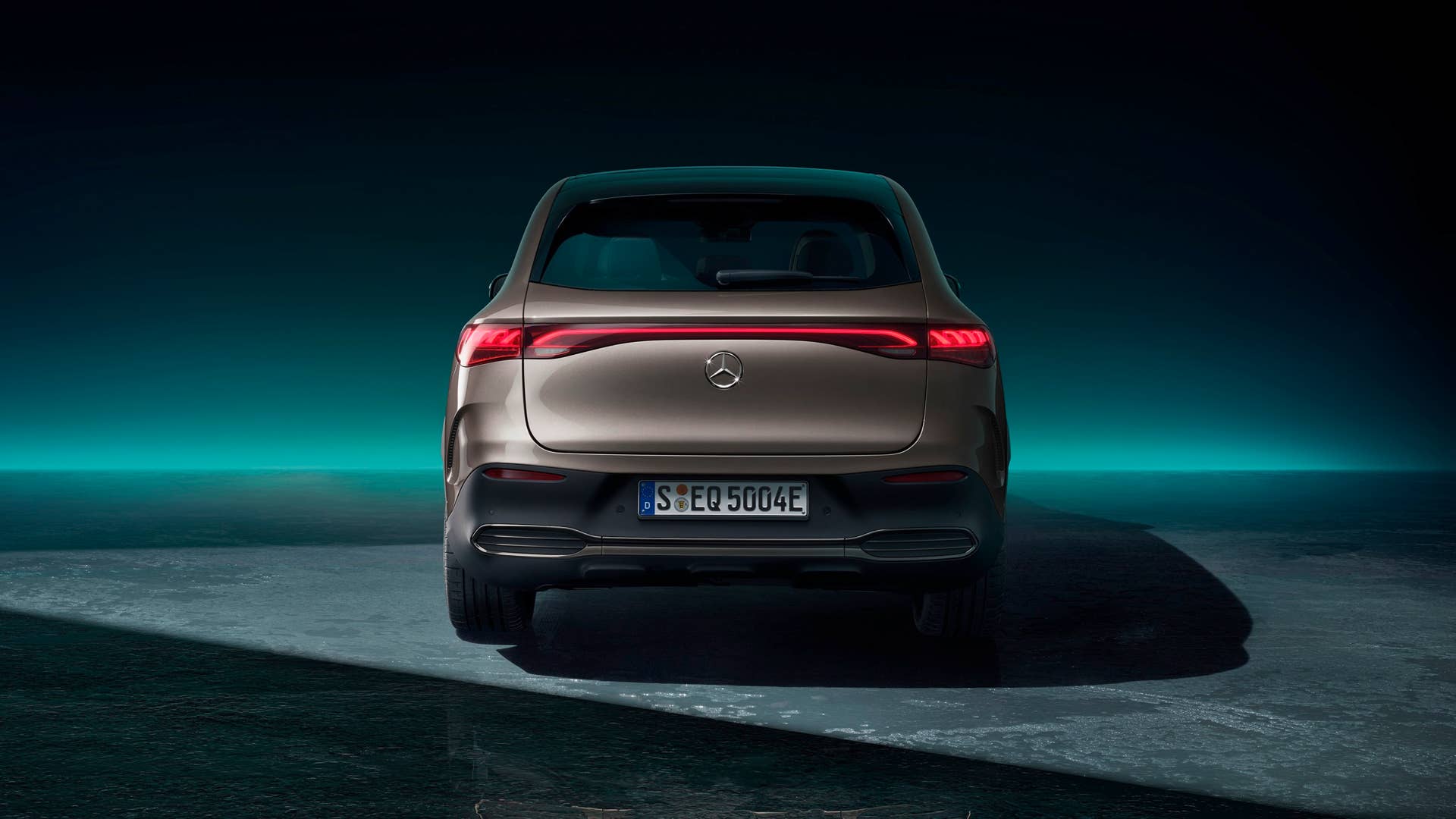 AMG Line Exterior, Night Package, Velvet brown metallic, 22" AMG multi-spoke light-alloy wheels, Electric Art Line Interior, Leather Nappa balao brown/neva grey