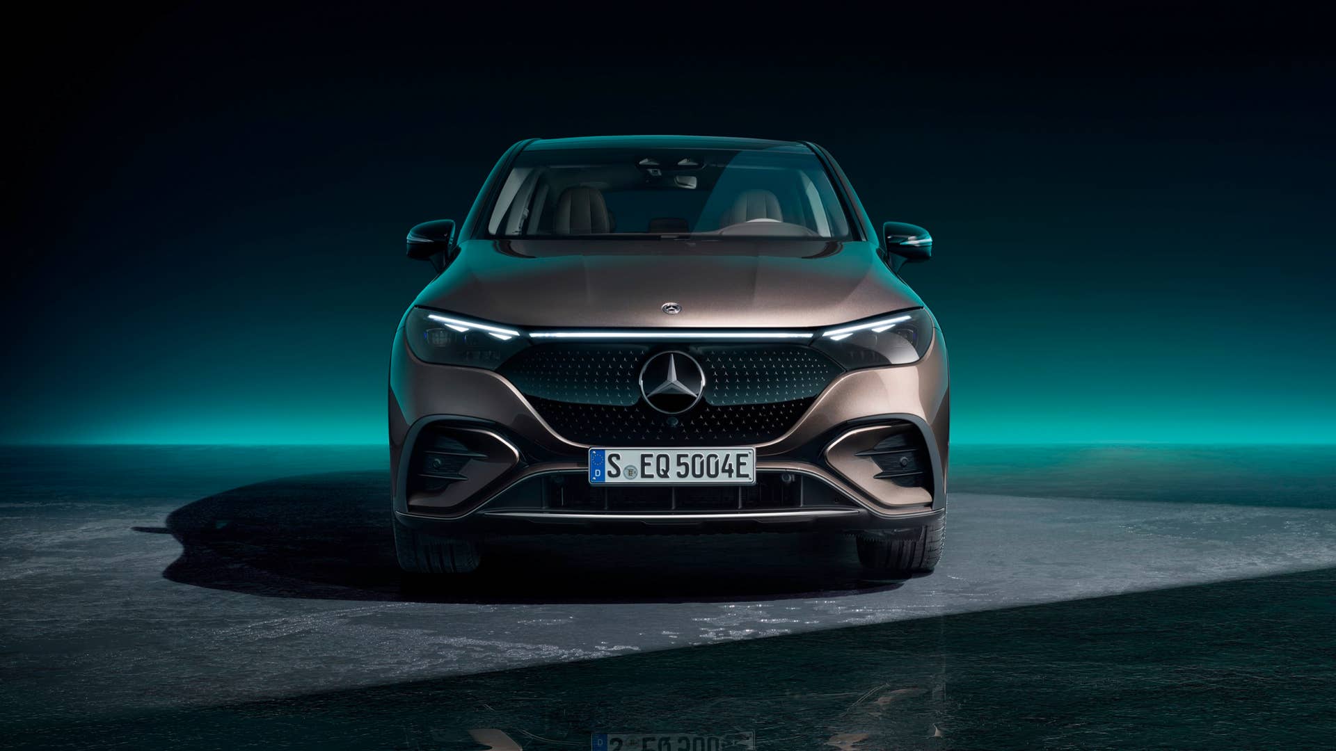 AMG Line Exterior, Night Package, Velvet brown metallic, 22" AMG multi-spoke light-alloy wheels, Electric Art Line Interior, Leather Nappa balao brown/neva grey