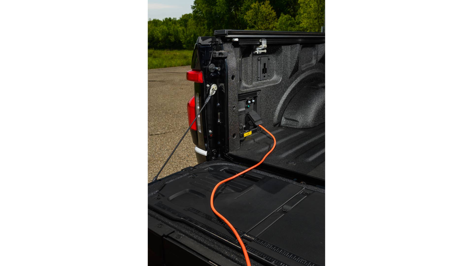 Preproduction model shown. Pro Power Onboard shown. See Owner’s Manual for important operating instructions.