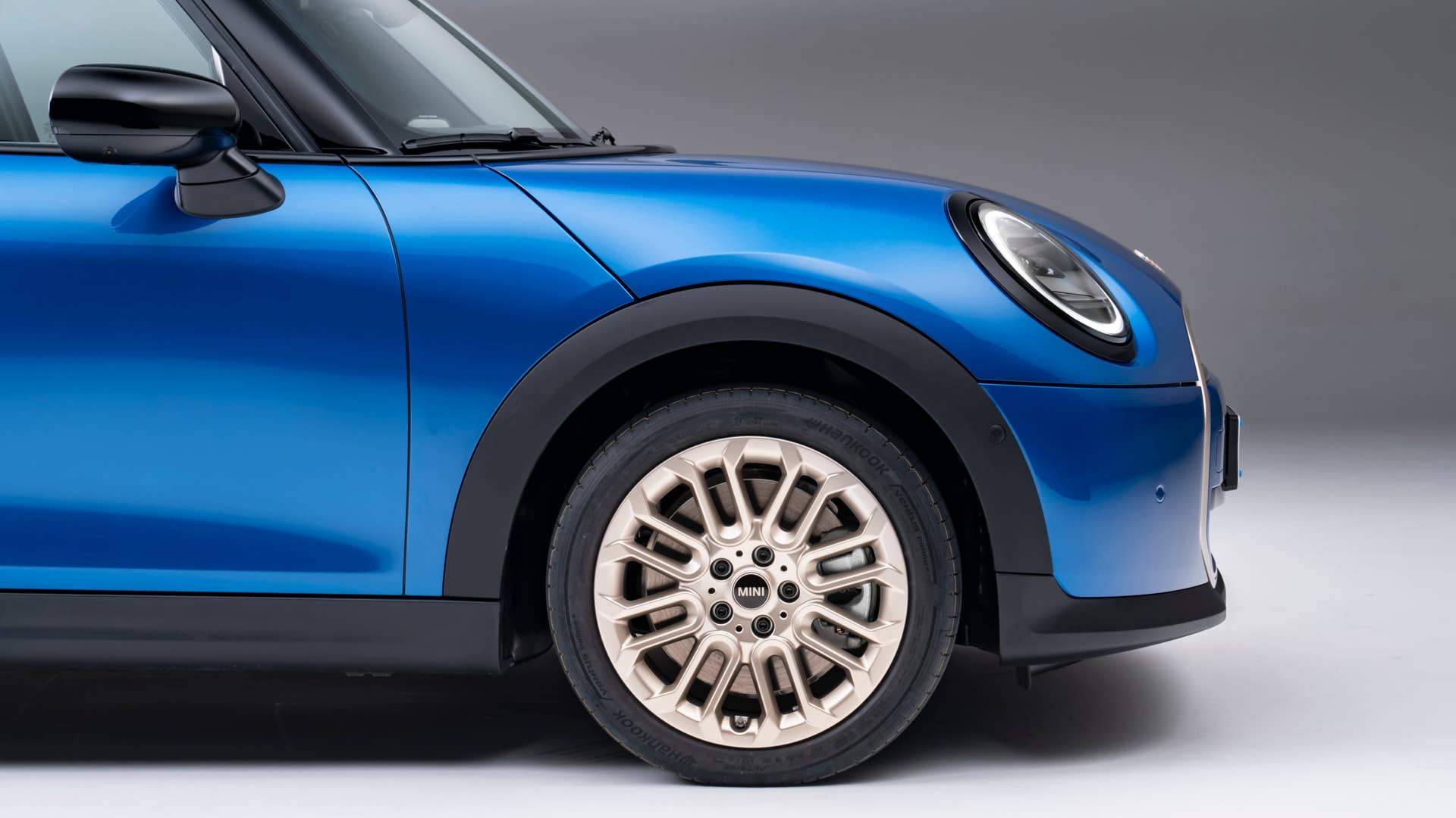 2025 Mini Cooper four-door makes more room for the people in the back ...
