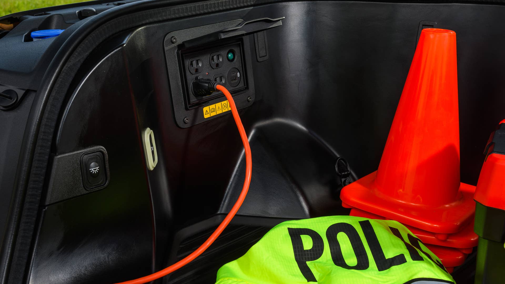 Preproduction model shown. Pro Power Onboard shown. See Owner’s Manual for important operating instructions.