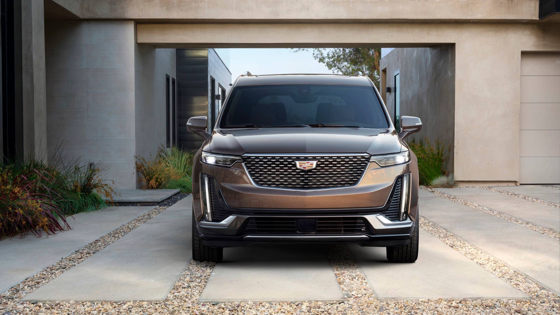 Bright Galvano exterior accents on the exterior distinguish the Cadillac XT6 Premium Luxury model.