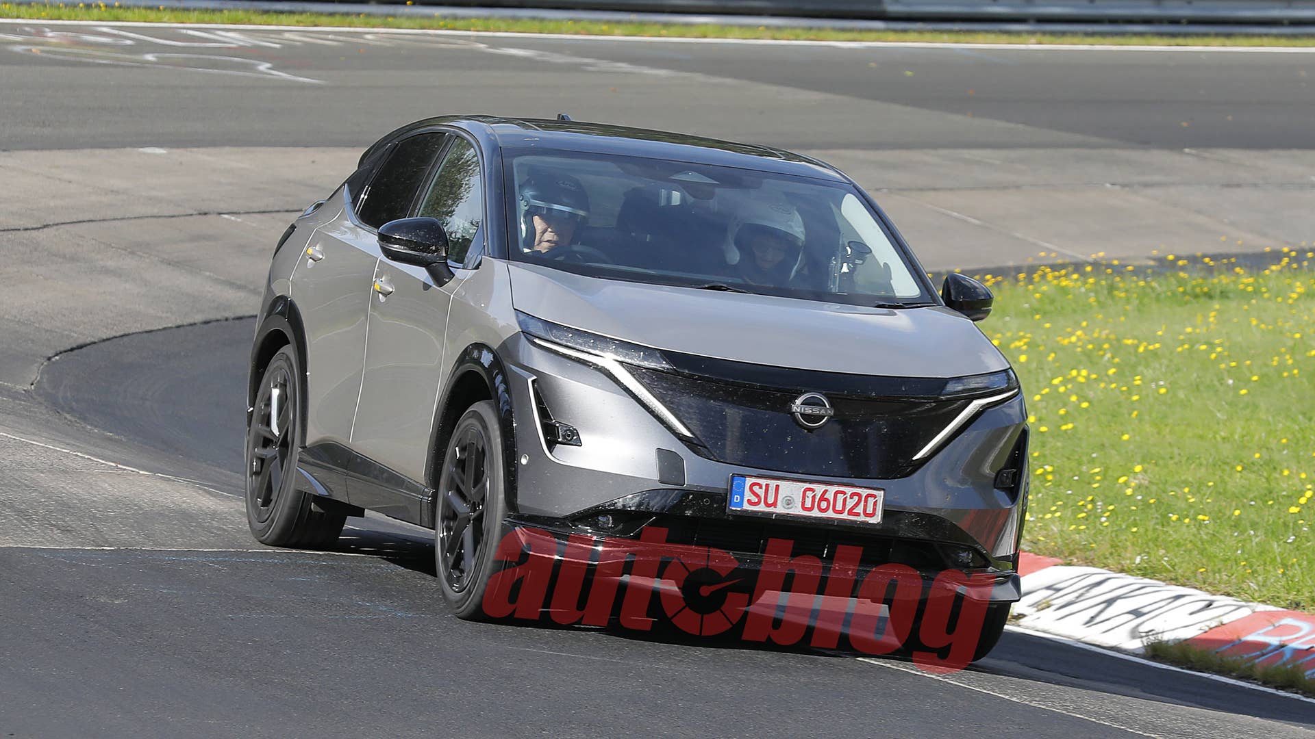 Spy shot of secretly tested future car