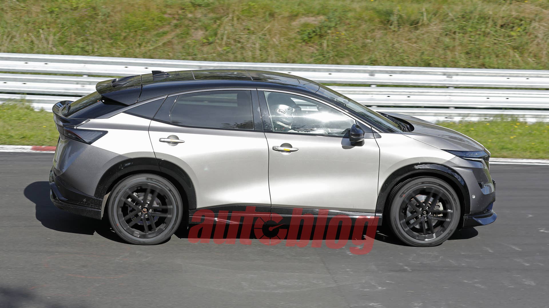 Spy shot of secretly tested future car
