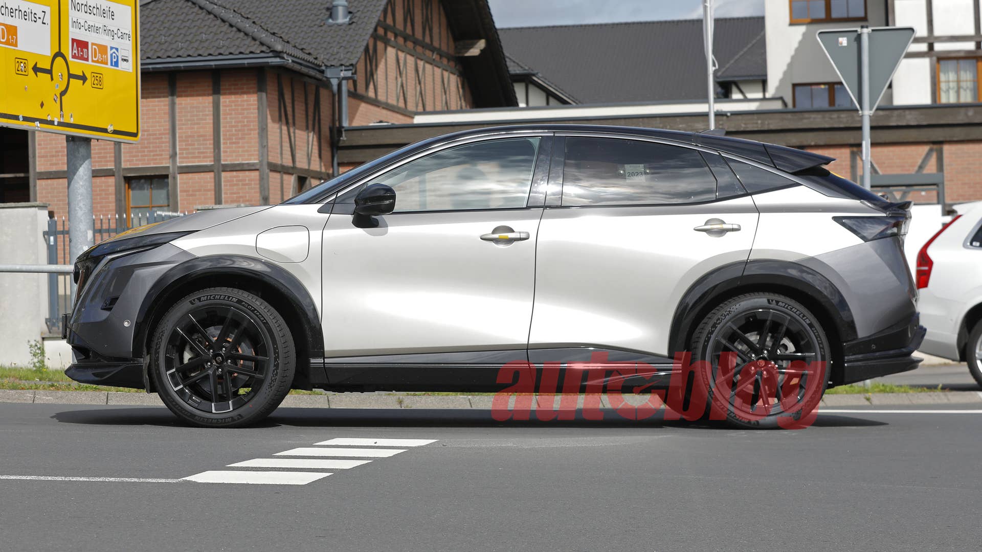 Spy shot of secretly tested future car