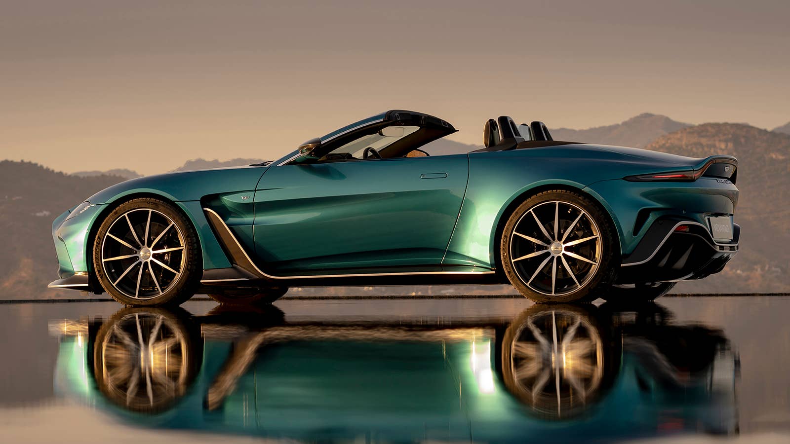 Aston Martin V12 Vantage Roadster