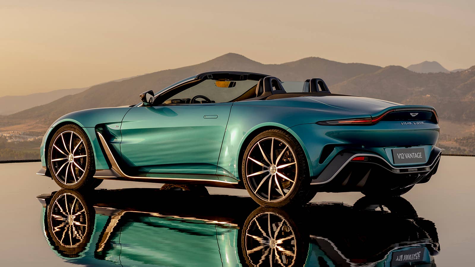 Aston Martin V12 Vantage Roadster