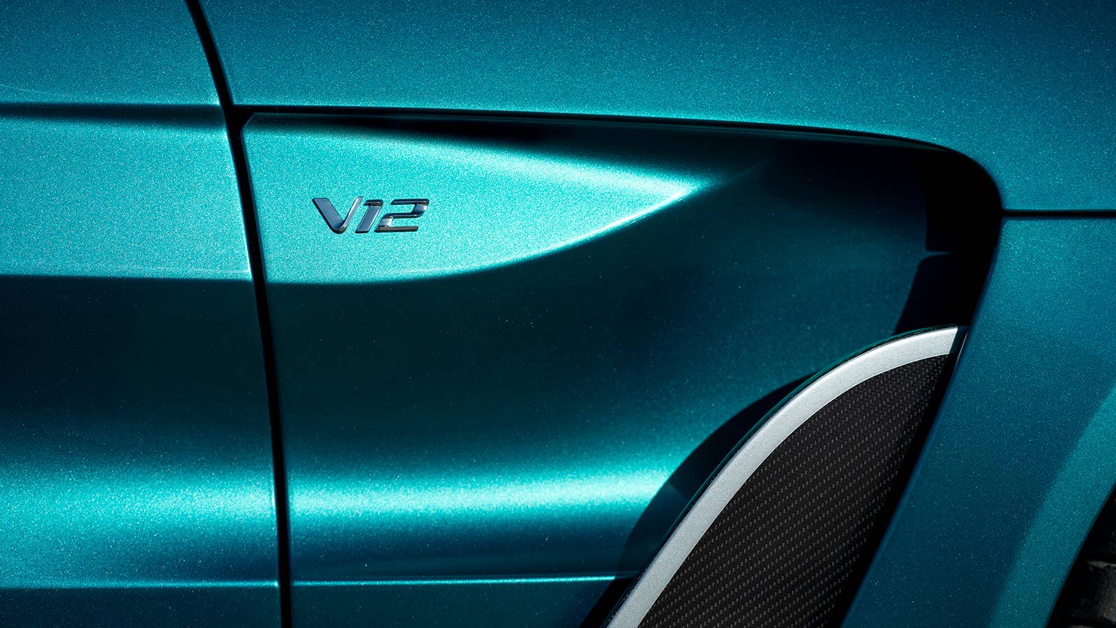 Aston Martin V12 Vantage Roadster