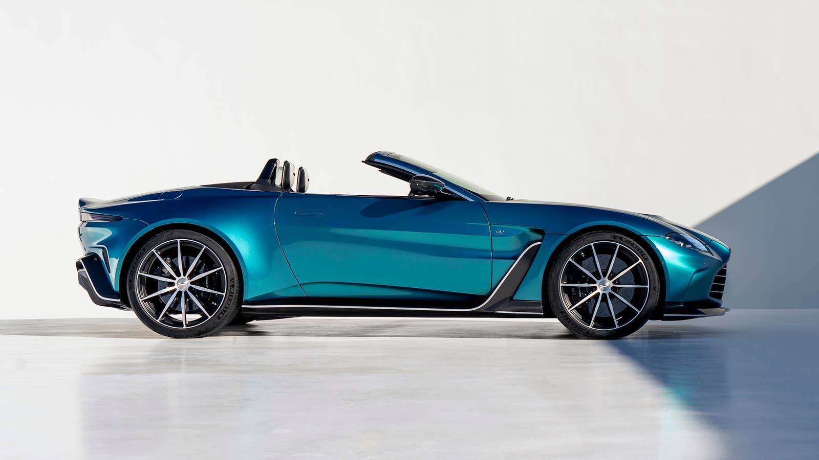 Aston Martin V12 Vantage Roadster