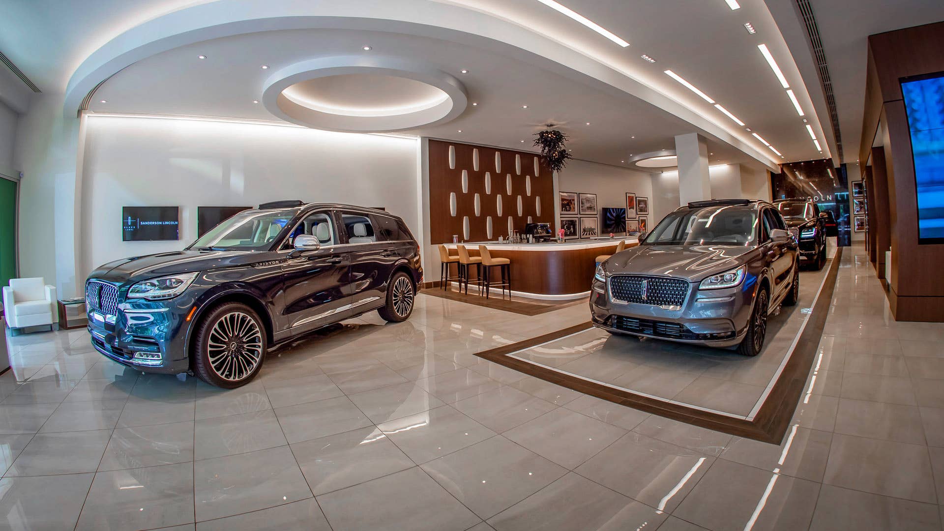 Vitrine Dealership Sanderson Lincoln Boutique