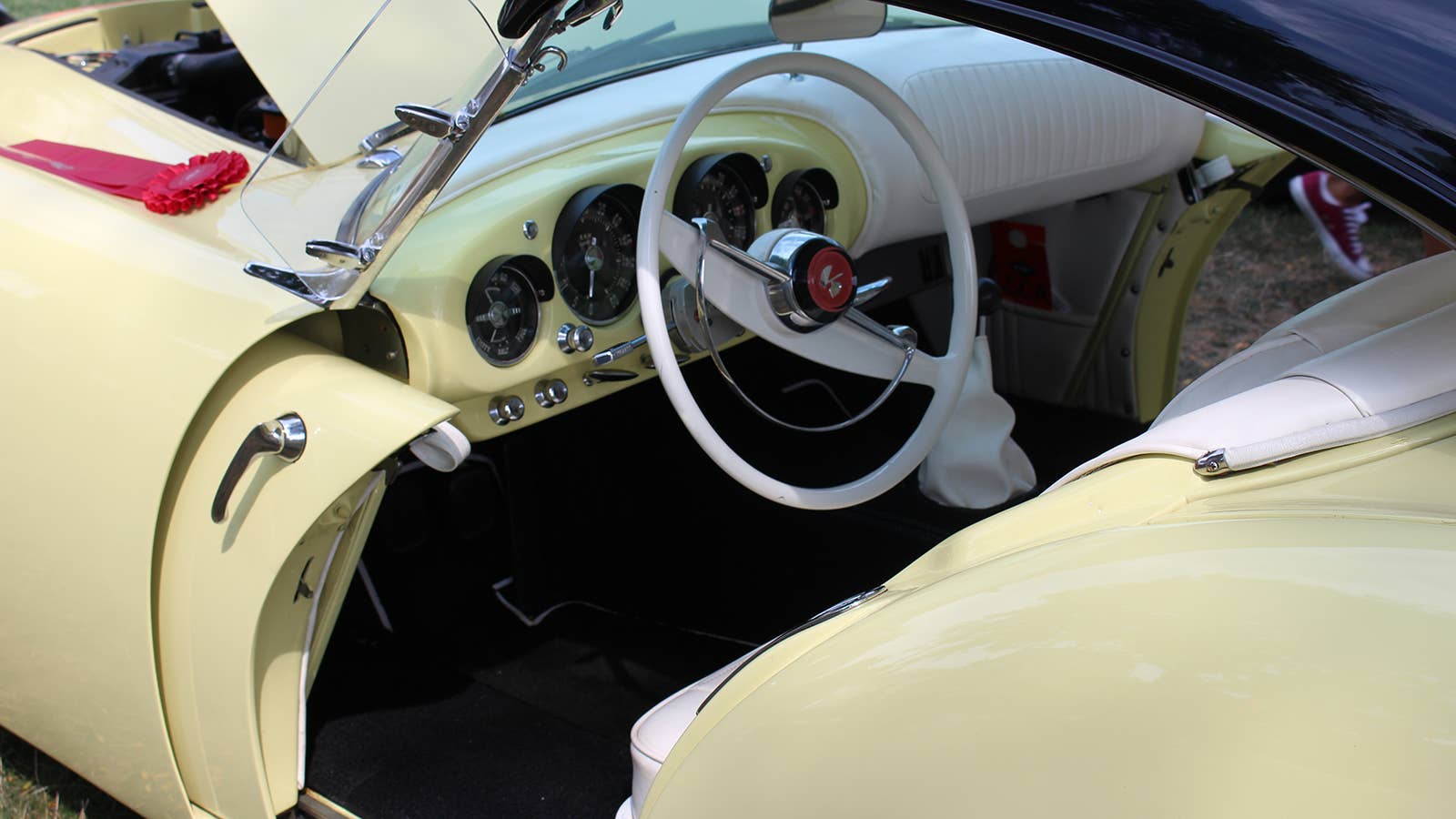 Kaiser Darrin interior