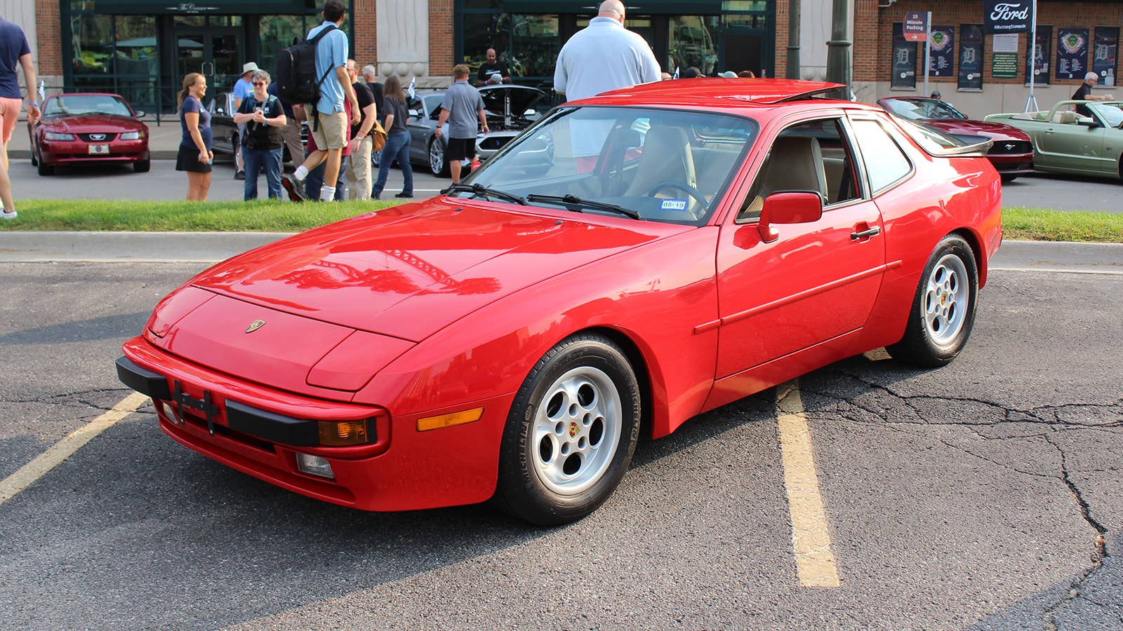 Porsche 944