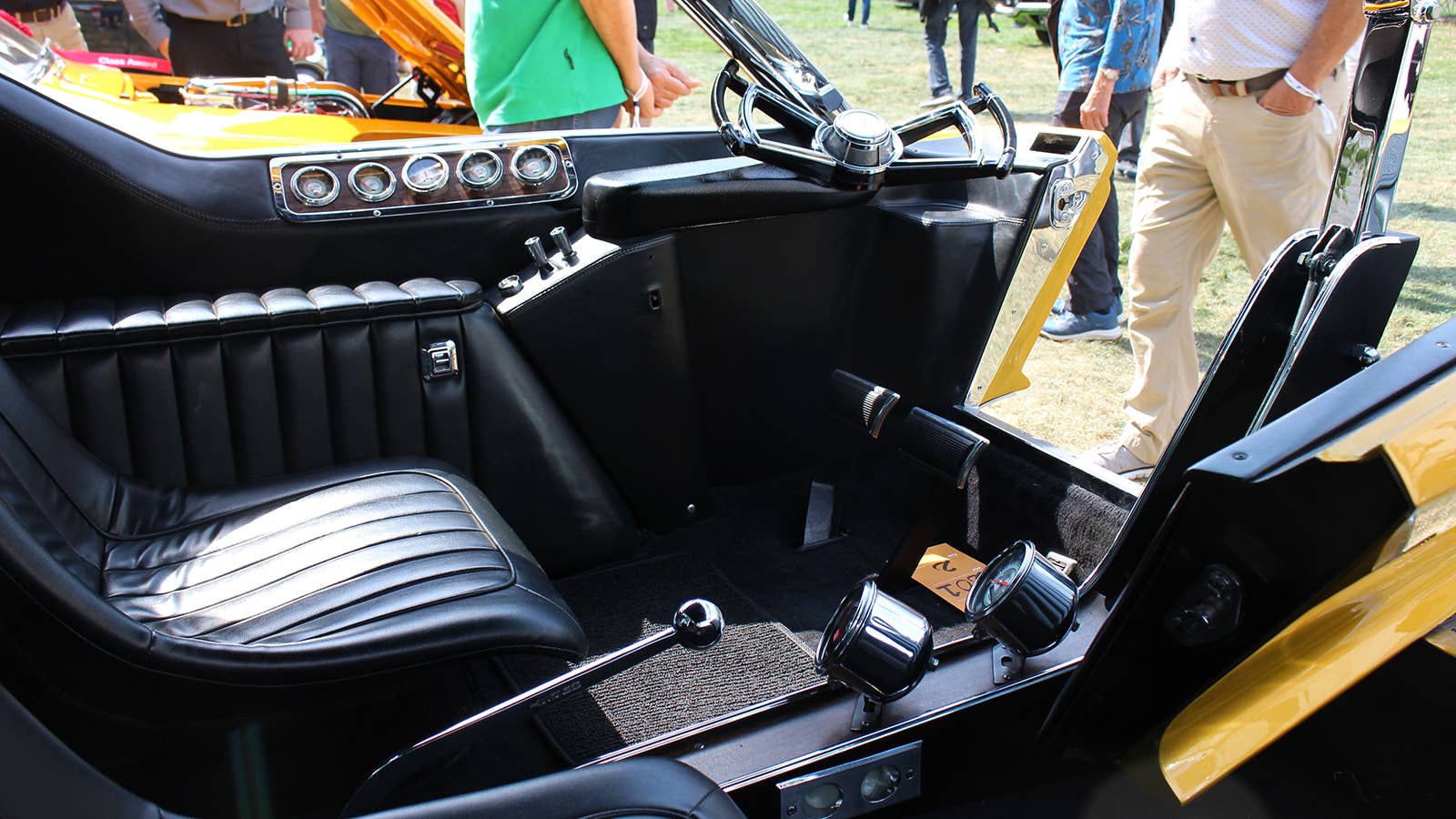 Dodge Deora interior