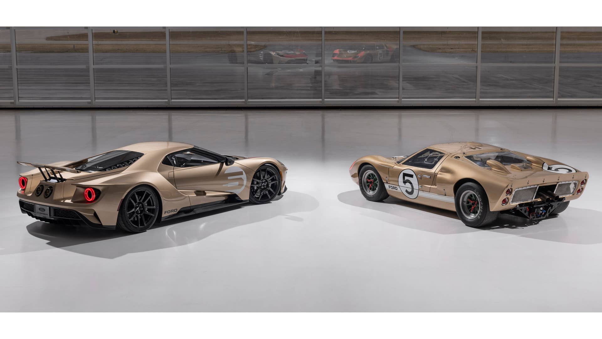 2022 Ford GT Holman Moody Heritage Edition and Ford GT40 MK II