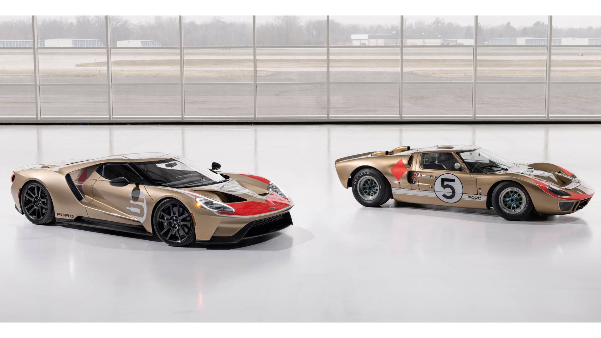 2022 Ford GT Holman Moody Heritage Edition and Ford GT40 MK II