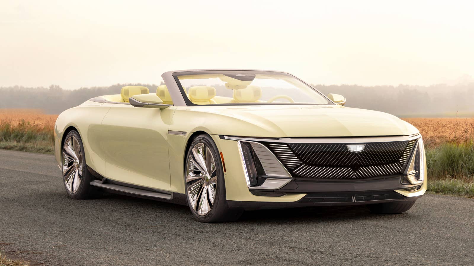 Front 3/4 view of Cadillac SOLLEI concept vehicle in Manila Cream
