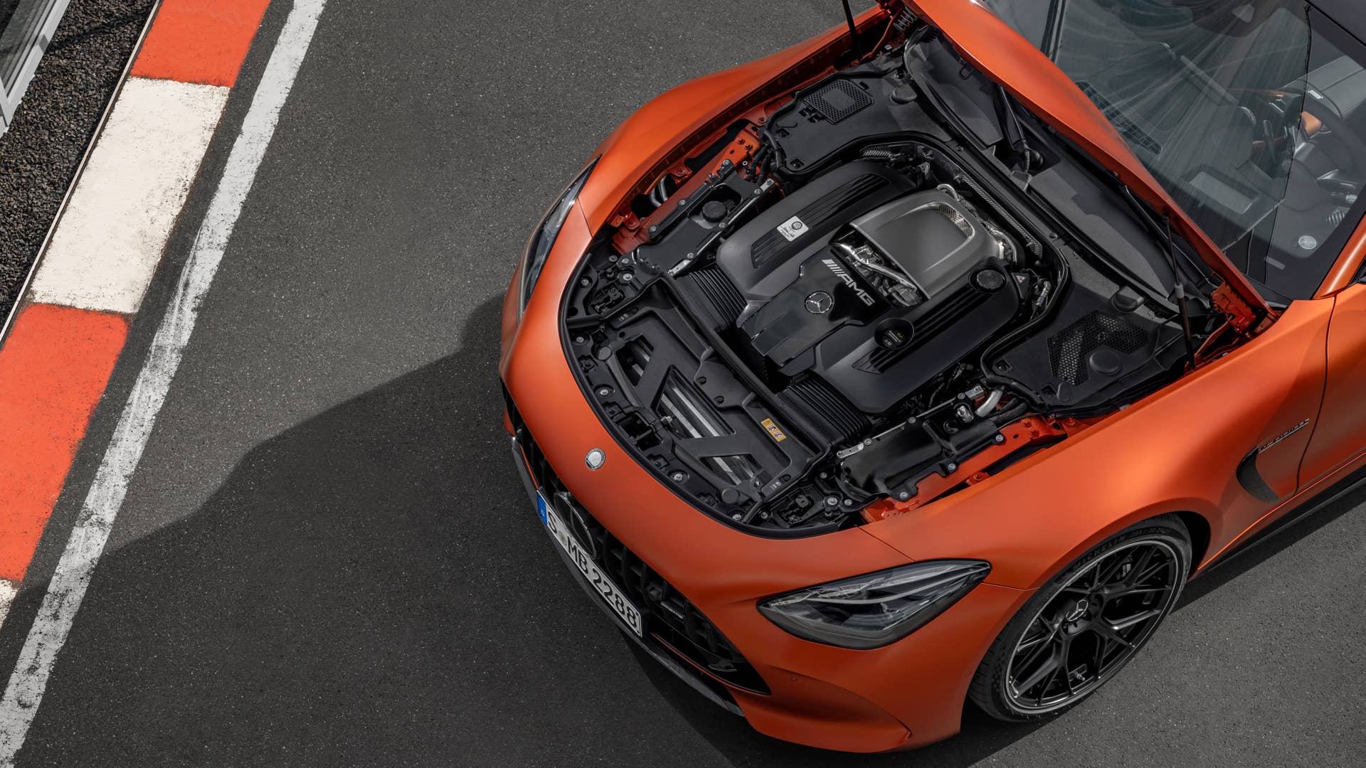 Mercedes-AMG GT 63 S E PERFORMANCE / Exterieur MANUFAKTUR kupferorange magno / AMG Night Paket II /  AMG Performance Sitze / Interieur MANUFAKTUR Zierelemente kupferorange magno ;Energieverbrauch gewichtet kombiniert: 12,6 kWh/100 km plus 8,2  l/100 km | Kraftstoffverbrauch kombiniert bei entladener Batterie: 12,3 l/100 km | CO2-Emissionen gewichtet kombiniert: 188 g/km | CO₂-Klasse gewichtet kombiniert: G | CO₂-Klasse bei entladener Batterie: G Mercedes-AMG GT 63 S E PERFORMANCE / exterieur MANUFAKTUR copper orange magno / AMG Night Package II / AMG Performance seats / interieur MANUFAKTUR elements copper orange magno;Weighted combined energy consumption: 12.6 kWh/100 km plus 8.2 l/100 km | combined fuel consumption with discharged battery: 12.3 l/100 km | weighted combined CO2 emissions: 188 g /km | CO₂ class weighted combined: G | CO₂ class with a discharged battery: G