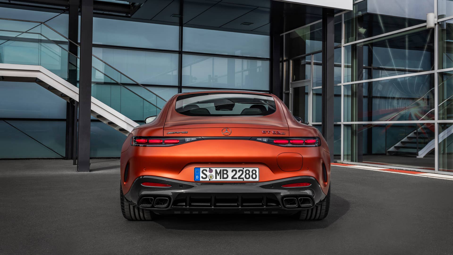 Mercedes-AMG GT 63 S E PERFORMANCE / Exterieur MANUFAKTUR kupferorange magno / AMG Night Paket II /  AMG Performance Sitze / Interieur MANUFAKTUR Zierelemente kupferorange magno ;Energieverbrauch gewichtet kombiniert: 12,6 kWh/100 km plus 8,2  l/100 km | Kraftstoffverbrauch kombiniert bei entladener Batterie: 12,3 l/100 km | CO2-Emissionen gewichtet kombiniert: 188 g/km | CO₂-Klasse gewichtet kombiniert: G | CO₂-Klasse bei entladener Batterie: G Mercedes-AMG GT 63 S E PERFORMANCE / exterieur MANUFAKTUR copper orange magno / AMG Night Package II / AMG Performance seats / interieur MANUFAKTUR elements copper orange magno;Weighted combined energy consumption: 12.6 kWh/100 km plus 8.2 l/100 km | combined fuel consumption with discharged battery: 12.3 l/100 km | weighted combined CO2 emissions: 188 g /km | CO₂ class weighted combined: G | CO₂ class with a discharged battery: G