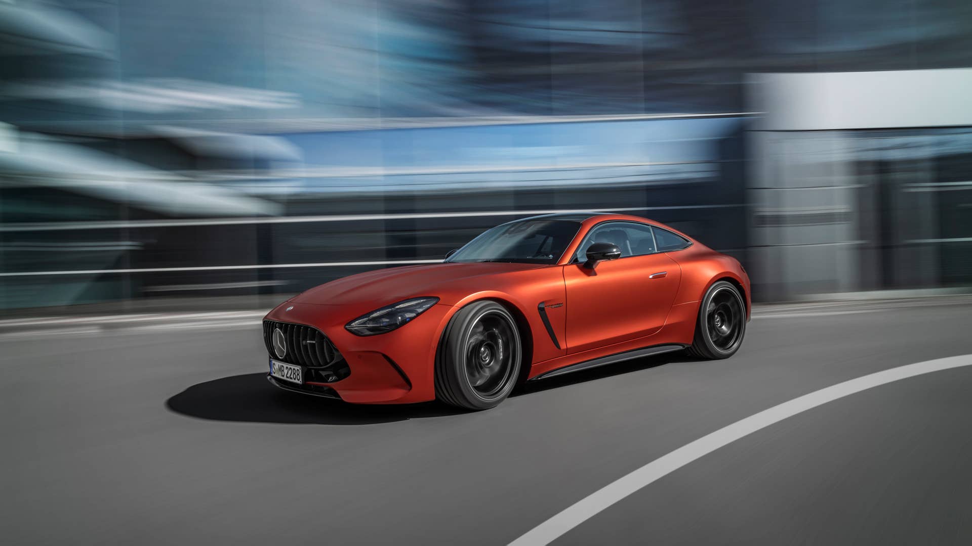 Mercedes-AMG GT 63 S E PERFORMANCE / Exterieur MANUFAKTUR kupferorange magno / AMG Night Paket II /  AMG Performance Sitze / Interieur MANUFAKTUR Zierelemente kupferorange magno ;Energieverbrauch gewichtet kombiniert: 12,6 kWh/100 km plus 8,2  l/100 km | Kraftstoffverbrauch kombiniert bei entladener Batterie: 12,3 l/100 km | CO2-Emissionen gewichtet kombiniert: 188 g/km | CO₂-Klasse gewichtet kombiniert: G | CO₂-Klasse bei entladener Batterie: G Mercedes-AMG GT 63 S E PERFORMANCE / exterieur MANUFAKTUR copper orange magno / AMG Night Package II / AMG Performance seats / interieur MANUFAKTUR elements copper orange magno;Weighted combined energy consumption: 12.6 kWh/100 km plus 8.2 l/100 km | combined fuel consumption with discharged battery: 12.3 l/100 km | weighted combined CO2 emissions: 188 g /km | CO₂ class weighted combined: G | CO₂ class with a discharged battery: G