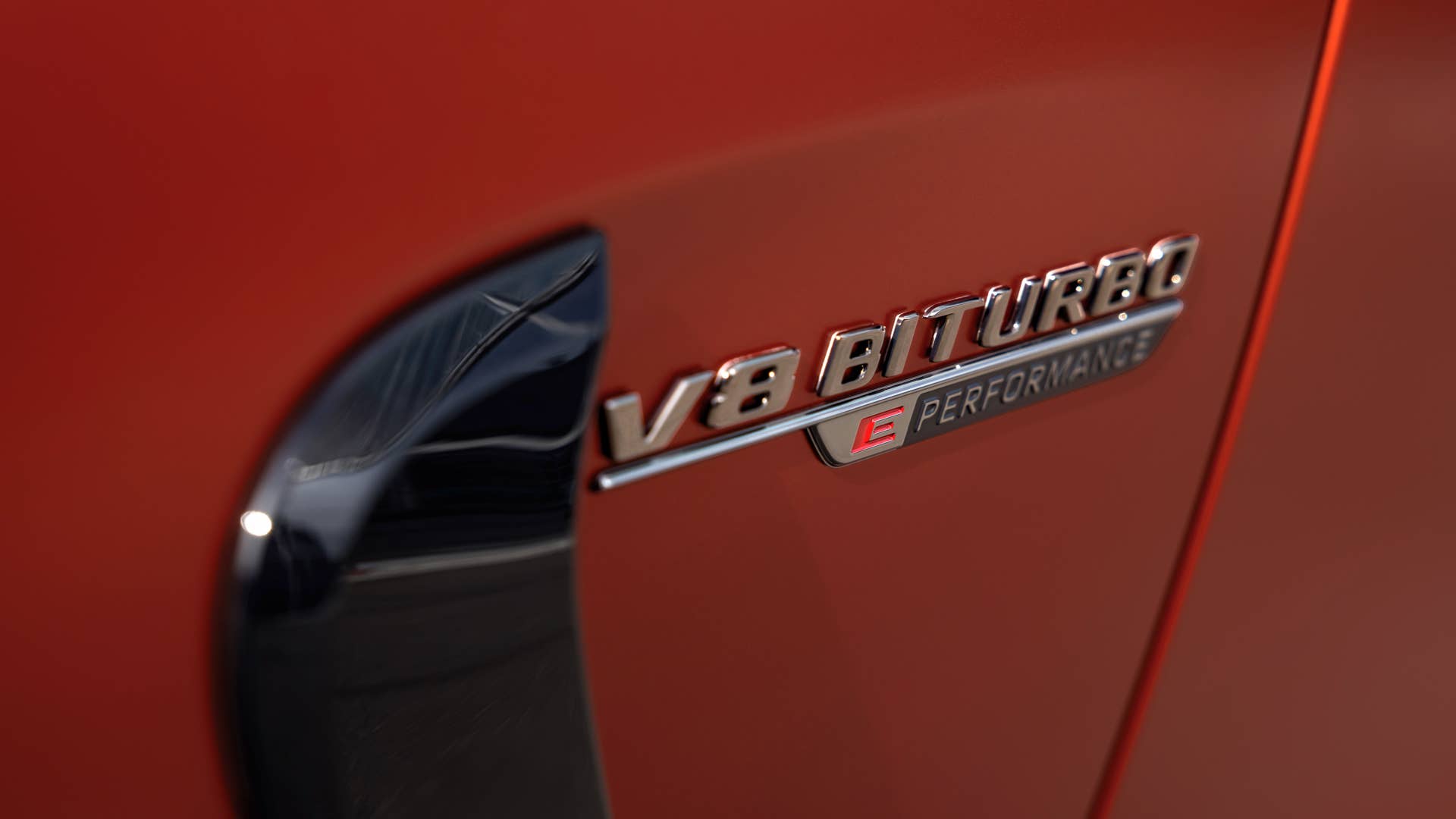 Mercedes-AMG GT 63 S E PERFORMANCE / Exterieur MANUFAKTUR kupferorange magno / AMG Night Paket II /  AMG Performance Sitze / Interieur MANUFAKTUR Zierelemente kupferorange magno ;Energieverbrauch gewichtet kombiniert: 12,6 kWh/100 km plus 8,2  l/100 km | Kraftstoffverbrauch kombiniert bei entladener Batterie: 12,3 l/100 km | CO2-Emissionen gewichtet kombiniert: 188 g/km | CO₂-Klasse gewichtet kombiniert: G | CO₂-Klasse bei entladener Batterie: G Mercedes-AMG GT 63 S E PERFORMANCE / exterieur MANUFAKTUR copper orange magno / AMG Night Package II / AMG Performance seats / interieur MANUFAKTUR elements copper orange magno;Weighted combined energy consumption: 12.6 kWh/100 km plus 8.2 l/100 km | combined fuel consumption with discharged battery: 12.3 l/100 km | weighted combined CO2 emissions: 188 g /km | CO₂ class weighted combined: G | CO₂ class with a discharged battery: G