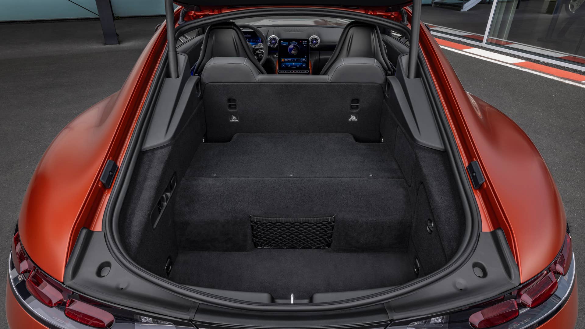 Mercedes-AMG GT 63 S E PERFORMANCE / Exterieur MANUFAKTUR kupferorange magno / AMG Night Paket II /  AMG Performance Sitze / Interieur MANUFAKTUR Zierelemente kupferorange magno ;Energieverbrauch gewichtet kombiniert: 12,6 kWh/100 km plus 8,2  l/100 km | Kraftstoffverbrauch kombiniert bei entladener Batterie: 12,3 l/100 km | CO2-Emissionen gewichtet kombiniert: 188 g/km | CO₂-Klasse gewichtet kombiniert: G | CO₂-Klasse bei entladener Batterie: G Mercedes-AMG GT 63 S E PERFORMANCE / exterieur MANUFAKTUR copper orange magno / AMG Night Package II / AMG Performance seats / interieur MANUFAKTUR elements copper orange magno;Weighted combined energy consumption: 12.6 kWh/100 km plus 8.2 l/100 km | combined fuel consumption with discharged battery: 12.3 l/100 km | weighted combined CO2 emissions: 188 g /km | CO₂ class weighted combined: G | CO₂ class with a discharged battery: G