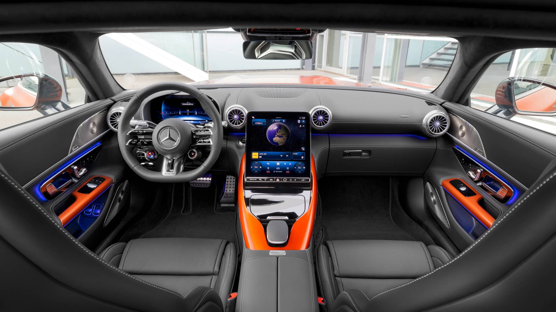 Mercedes-AMG GT 63 S E PERFORMANCE / Exterieur MANUFAKTUR kupferorange magno / AMG Night Paket II / AMG Performance Sitze / Interieur MANUFAKTUR Zierelemente kupferorange magno ;Energieverbrauch gewichtet kombiniert: 12,6 kWh/100 km plus 8,2 l/100 km | Kraftstoffverbrauch kombiniert bei entladener Batterie: 12,3 l/100 km | CO2-Emissionen gewichtet kombiniert: 188 g/km | CO₂-Klasse gewichtet kombiniert: G | CO₂-Klasse bei entladener Batterie: G Mercedes-AMG GT 63 S E PERFORMANCE / exterieur MANUFAKTUR copper orange magno / AMG Night Package II / AMG Performance seats / interieur MANUFAKTUR elements copper orange magno;Weighted combined energy consumption: 12.6 kWh/100 km plus 8.2 l/100 km | combined fuel consumption with discharged battery: 12.3 l/100 km | weighted combined CO2 emissions: 188 g /km | CO₂ class weighted combined: G | CO₂ class with a discharged battery: G