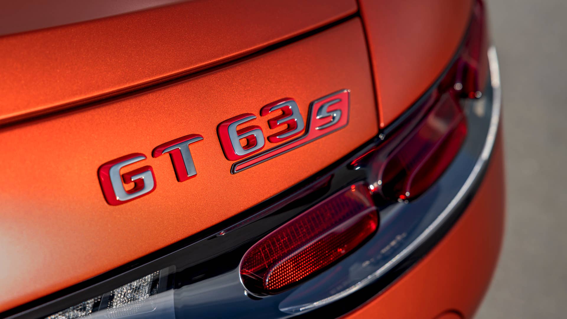 Mercedes-AMG GT 63 S E PERFORMANCE / Exterieur MANUFAKTUR kupferorange magno / AMG Night Paket II / AMG Performance Sitze / Interieur MANUFAKTUR Zierelemente kupferorange magno ;Energieverbrauch gewichtet kombiniert: 12,6 kWh/100 km plus 8,2 l/100 km | Kraftstoffverbrauch kombiniert bei entladener Batterie: 12,3 l/100 km | CO2-Emissionen gewichtet kombiniert: 188 g/km | CO₂-Klasse gewichtet kombiniert: G | CO₂-Klasse bei entladener Batterie: G Mercedes-AMG GT 63 S E PERFORMANCE / exterieur MANUFAKTUR copper orange magno / AMG Night Package II / AMG Performance seats / interieur MANUFAKTUR elements copper orange magno;Weighted combined energy consumption: 12.6 kWh/100 km plus 8.2 l/100 km | combined fuel consumption with discharged battery: 12.3 l/100 km | weighted combined CO2 emissions: 188 g /km | CO₂ class weighted combined: G | CO₂ class with a discharged battery: G