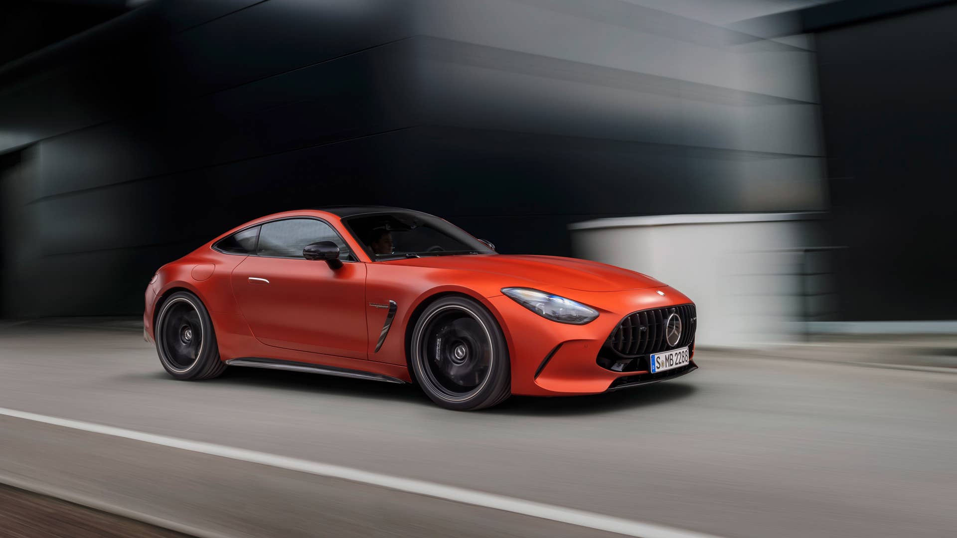 Mercedes-AMG GT 63 S E PERFORMANCE / Exterieur MANUFAKTUR kupferorange magno / AMG Night Paket II /  AMG Performance Sitze / Interieur MANUFAKTUR Zierelemente kupferorange magno ;Energieverbrauch gewichtet kombiniert: 12,6 kWh/100 km plus 8,2  l/100 km | Kraftstoffverbrauch kombiniert bei entladener Batterie: 12,3 l/100 km | CO2-Emissionen gewichtet kombiniert: 188 g/km | CO₂-Klasse gewichtet kombiniert: G | CO₂-Klasse bei entladener Batterie: G Mercedes-AMG GT 63 S E PERFORMANCE / exterieur MANUFAKTUR copper orange magno / AMG Night Package II / AMG Performance seats / interieur MANUFAKTUR elements copper orange magno;Weighted combined energy consumption: 12.6 kWh/100 km plus 8.2 l/100 km | combined fuel consumption with discharged battery: 12.3 l/100 km | weighted combined CO2 emissions: 188 g /km | CO₂ class weighted combined: G | CO₂ class with a discharged battery: G