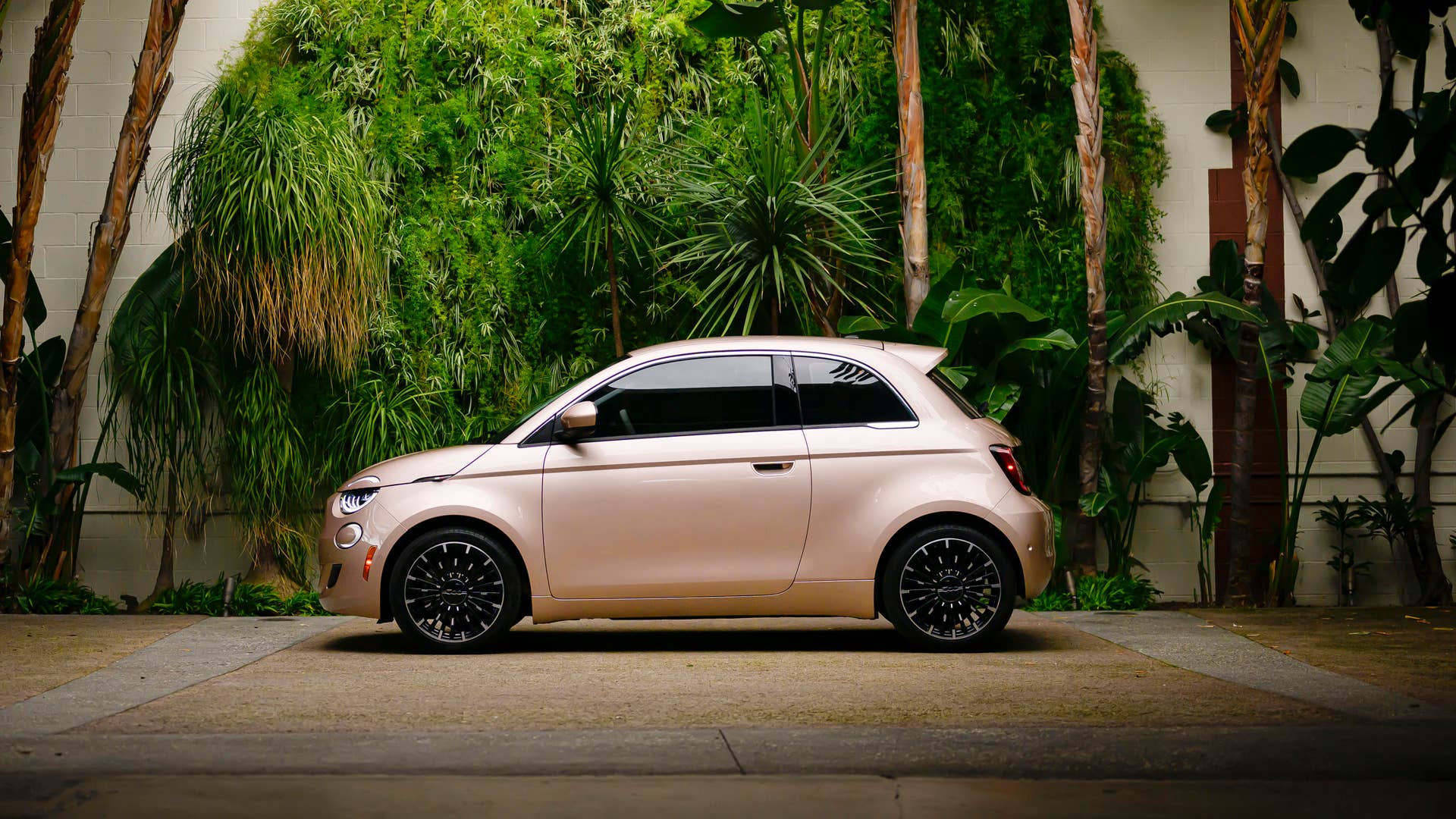 2024 Fiat 500e Inspired By Beauty profile