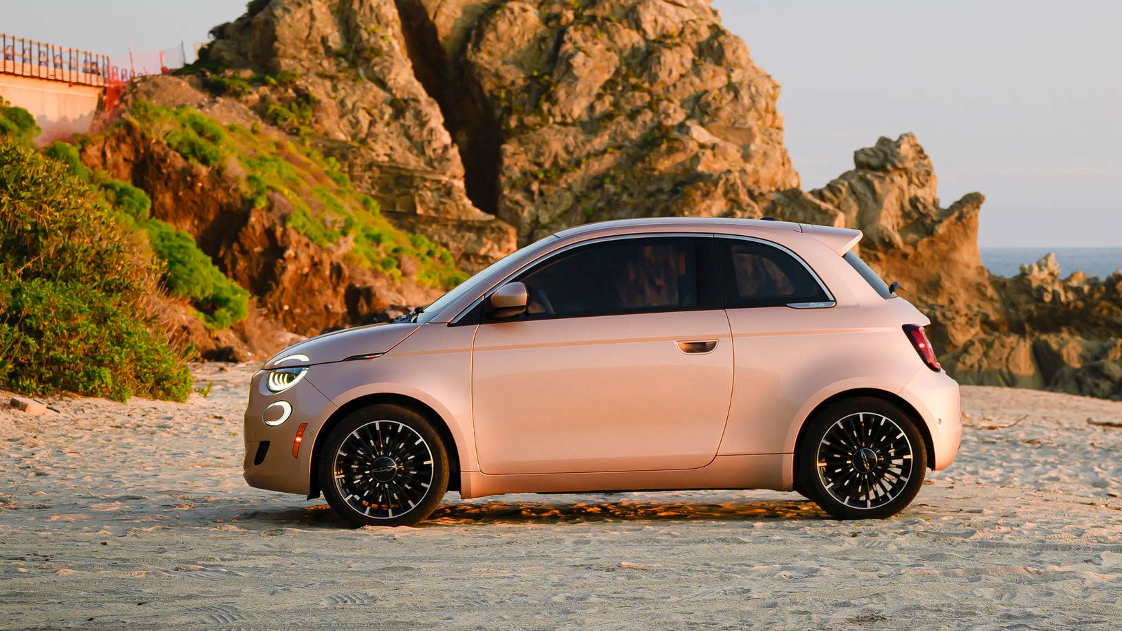 2024 Fiat 500e Inspired By Beauty profile