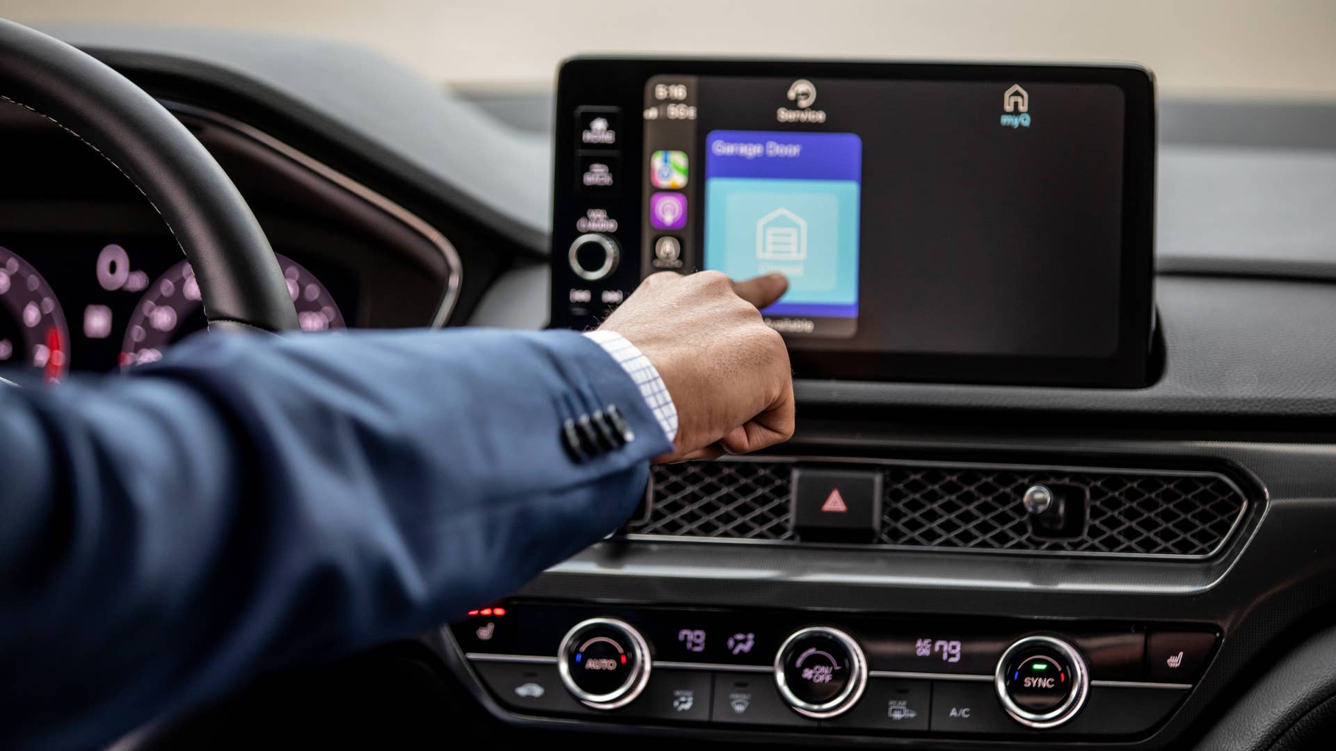 Honda and Acura add garage door control to Apple CarPlay, Android Auto ...