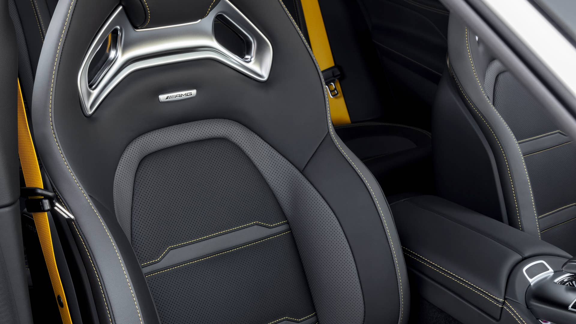 Mercedes-AMG GT 63 S 4MATIC+ (Kraftstoffverbrauch kombiniert WLTP: 13,5–13,0 l/100 km, CO2-Emissionen kombiniert WLTP: 308–295 g/km); 2022; Exterieur: selenitgrau magno; Interieur: Leder Exklusiv Nappa titangrau pearl/schwarz mit gelben Kontrastziernähten, Performance Lenkrad in Leder Nappa mit Lenkradtasten // Mercedes-AMG GT 63 S 4MATIC+ (fuel consumption combined WLTP: 13.5–13.0 l/100 km, CO2 emissions combined WLTP: 308–295 g/km); 2022; exterior: selenite grey magno; interior: exclusive leather nappa titan grey pearl/black with yellow stitching, steering wheel in nappa leather with steering wheel buttons